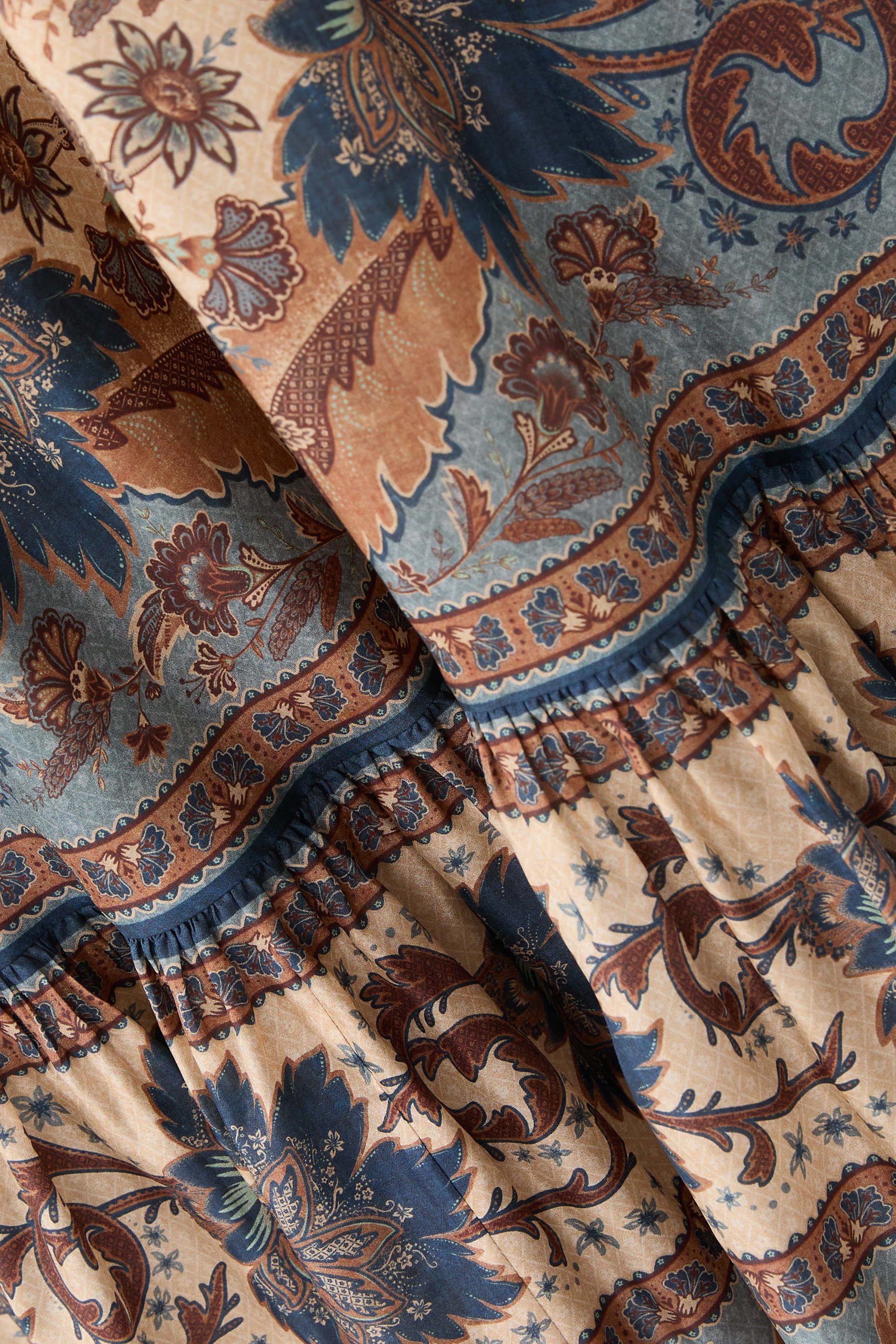 تنورة  أسينشن بطيات متوسطة الطول