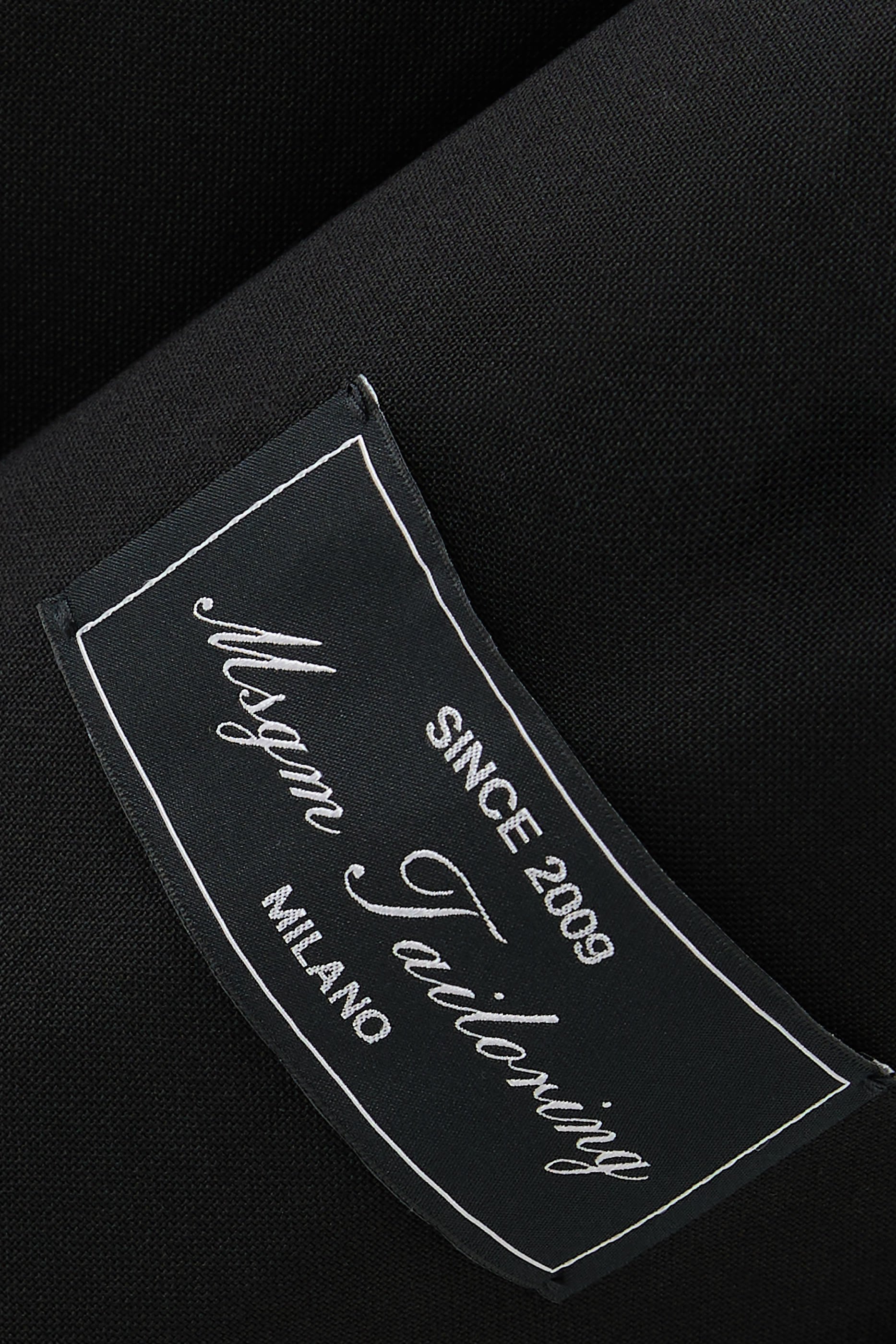 بليزر فريسكو بقصة ملاءمة للجسم ورباط صوف