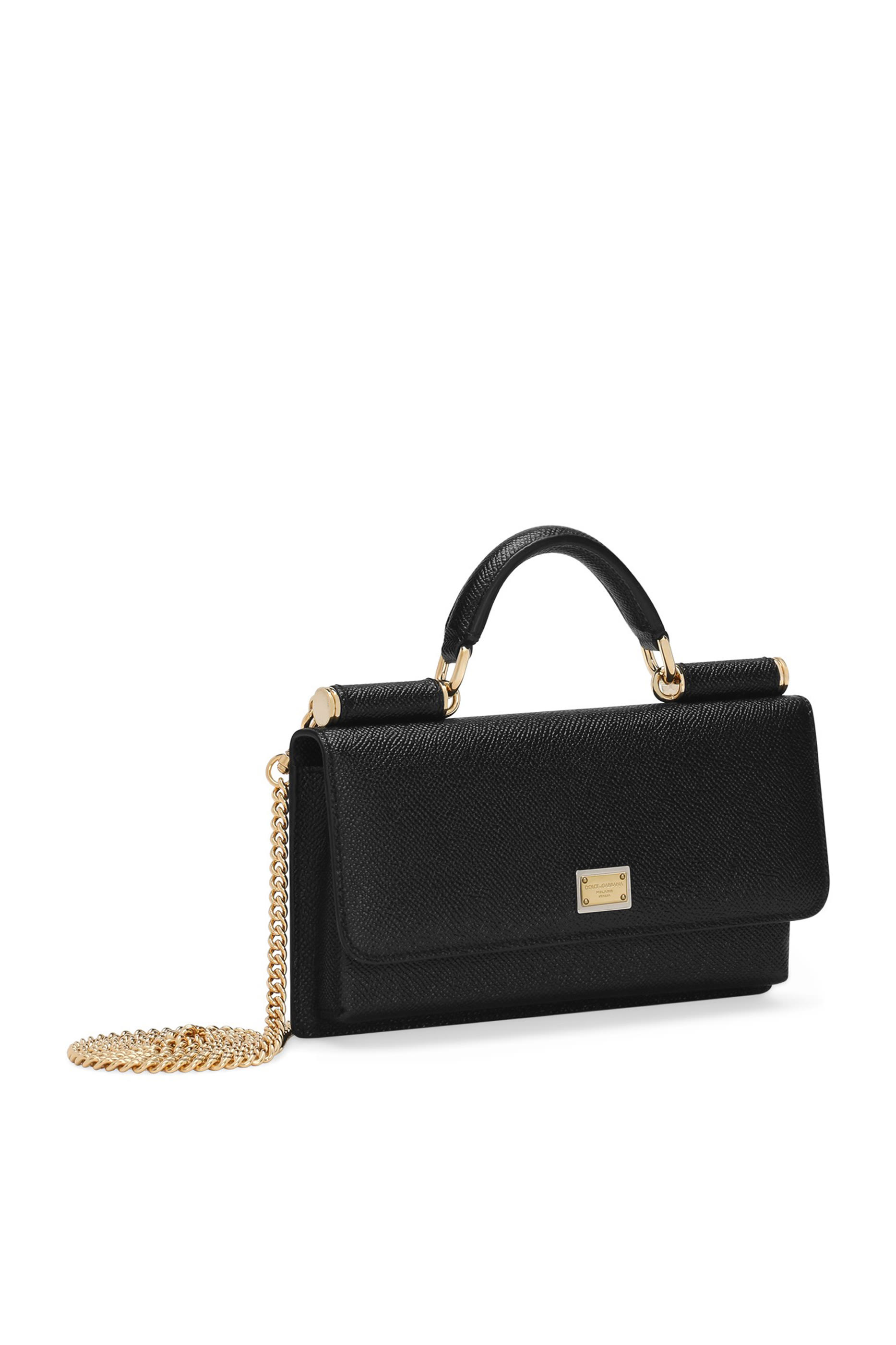 حقيبة صغيرة بشعار الماركة