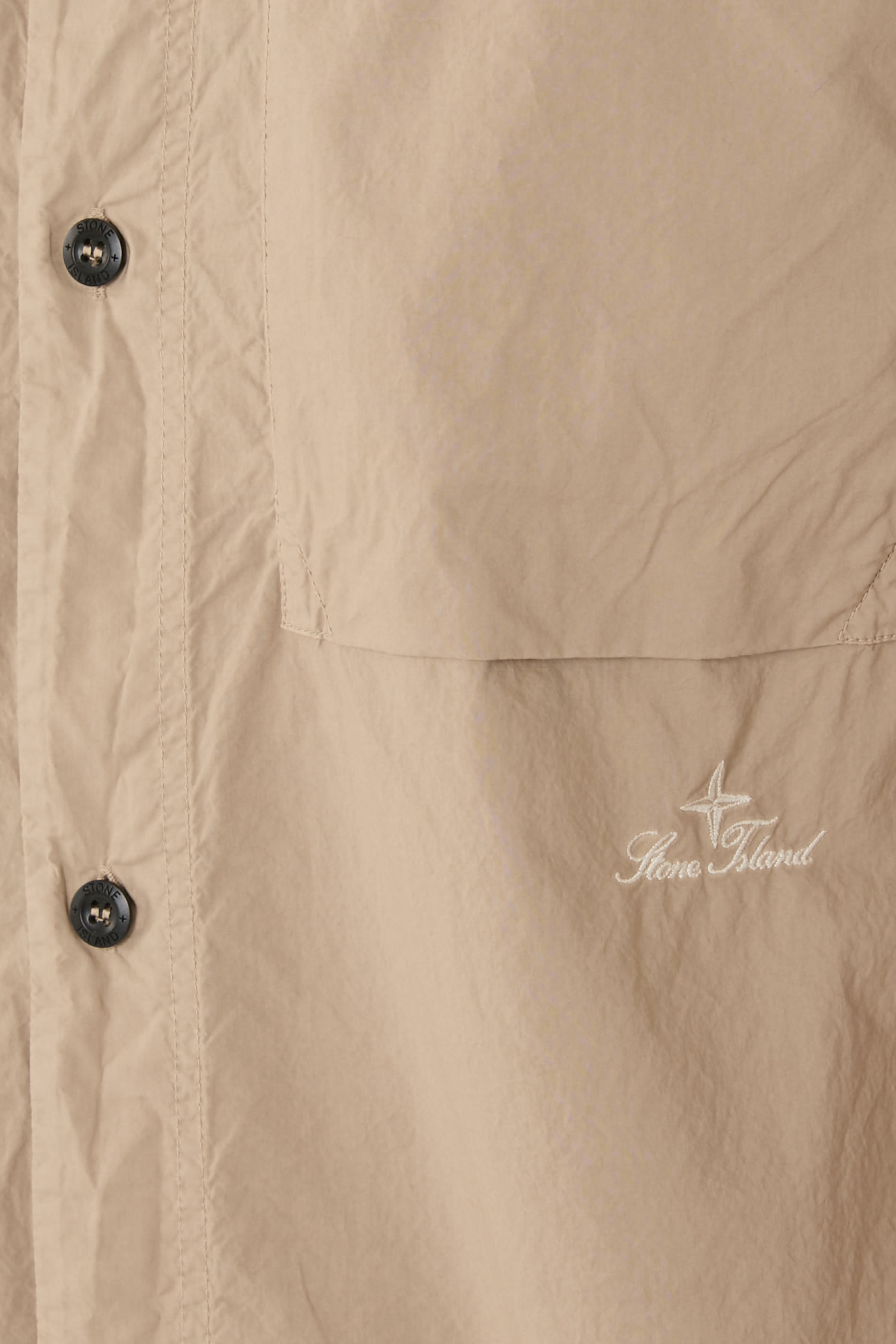 قميص بأكمام قصيرة