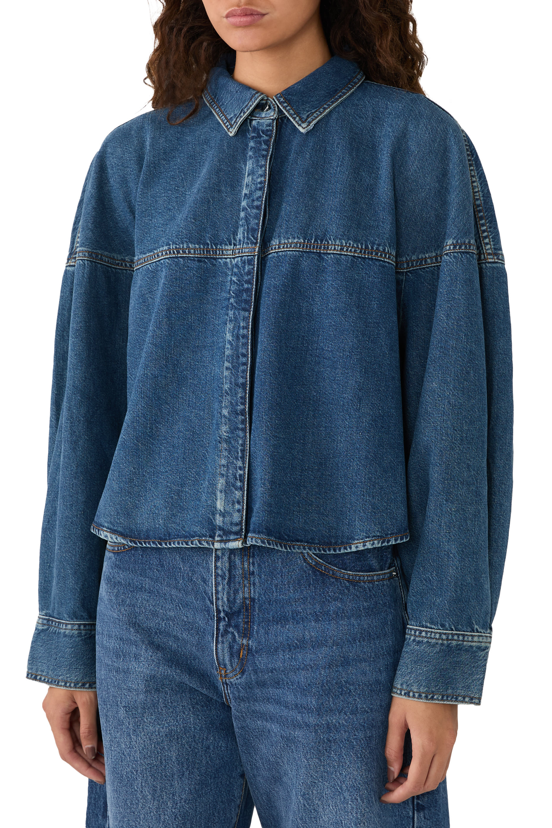 قميص بقصة واسعة