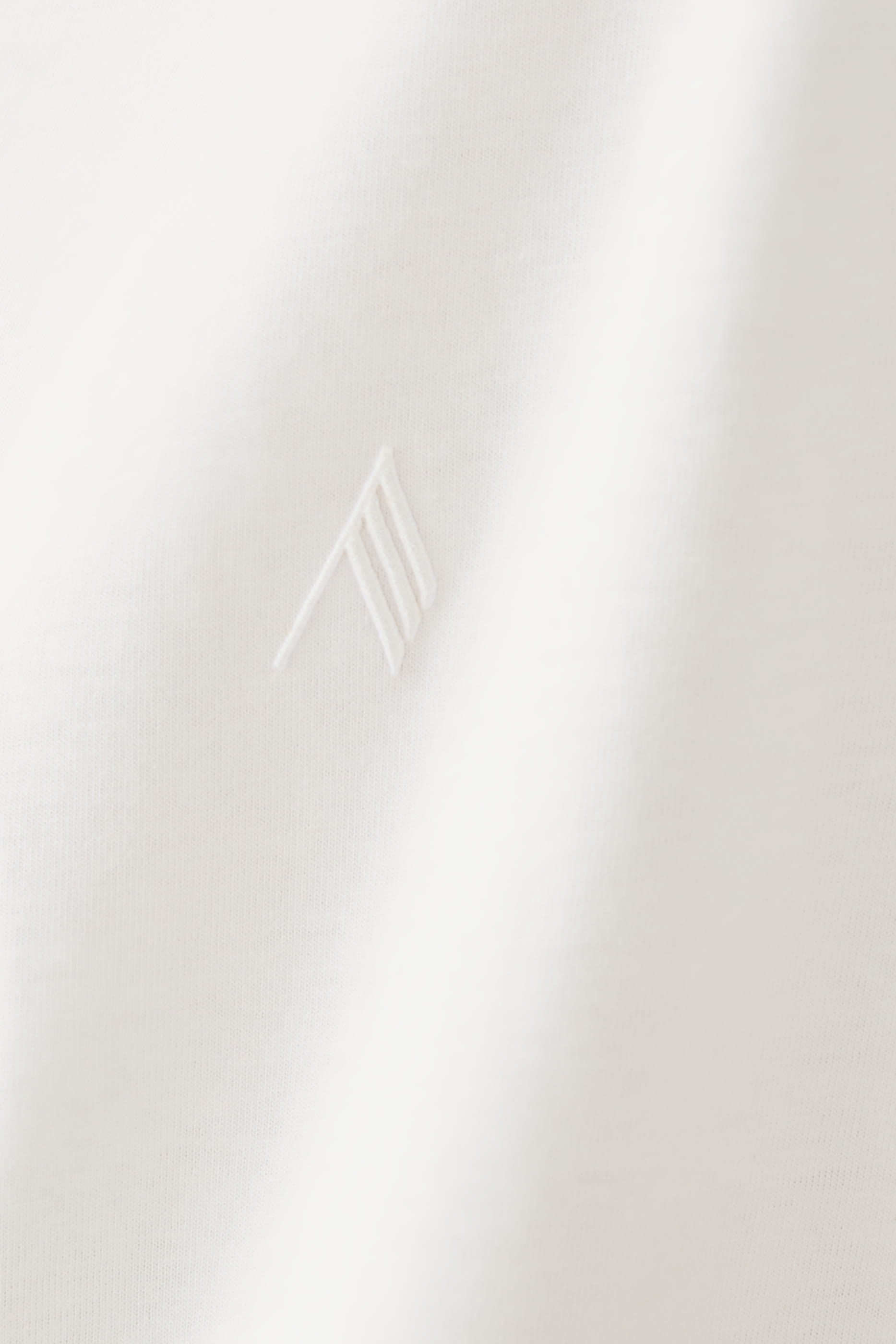 تيشيرت بشعار الماركة