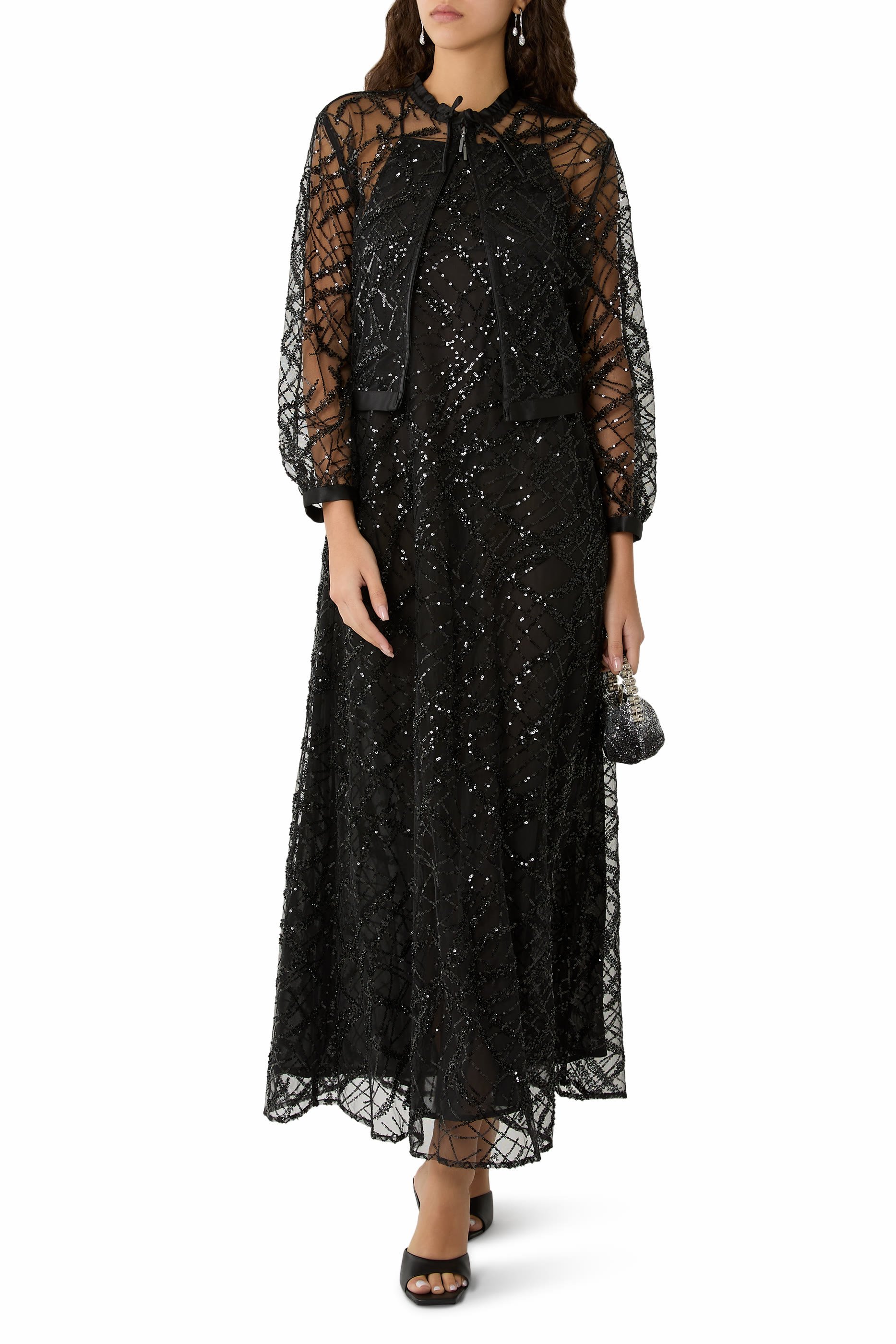 فستان طويل تول