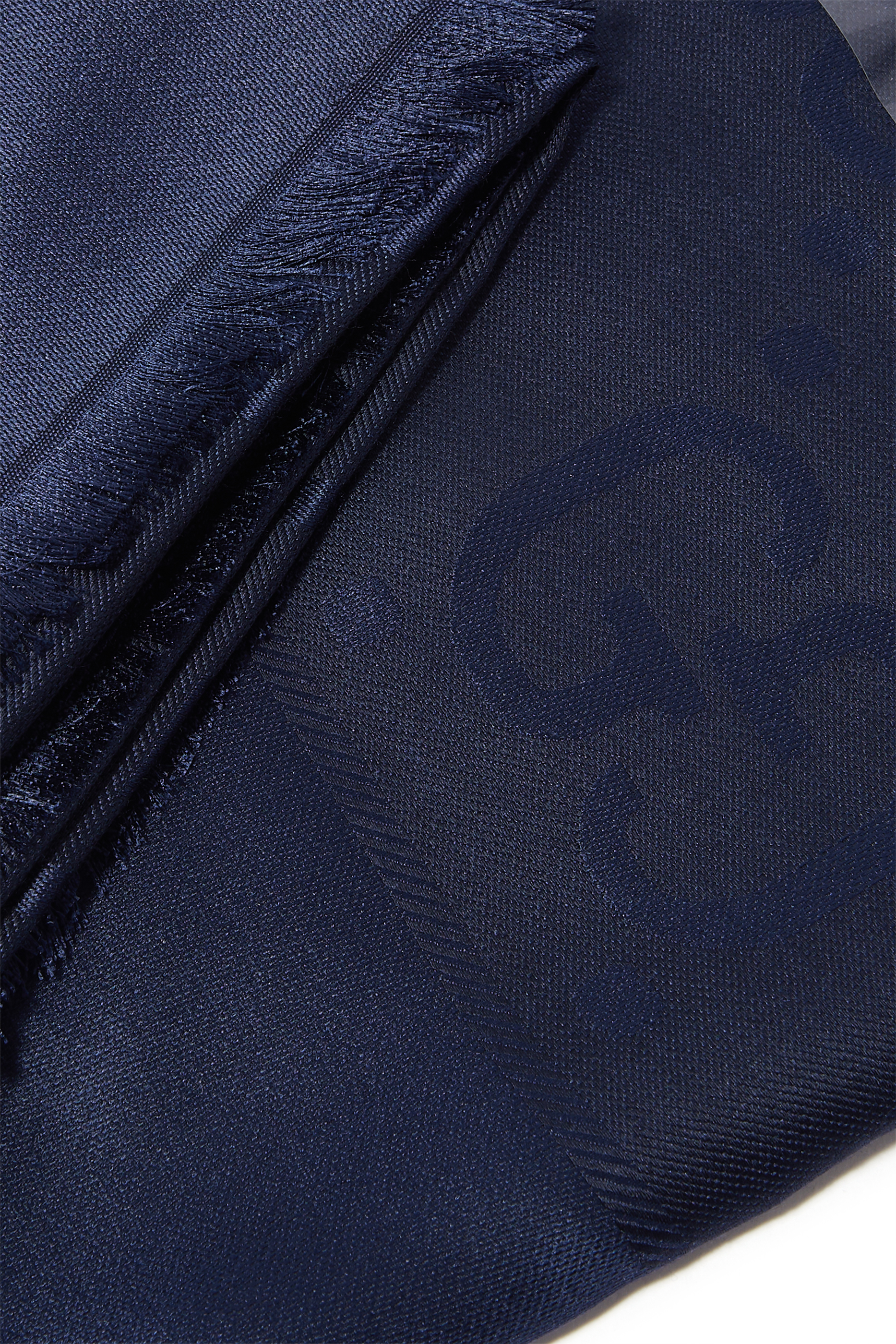 وشاح حرير وصوف بنقشة حرفي شعار الماركة جاكار