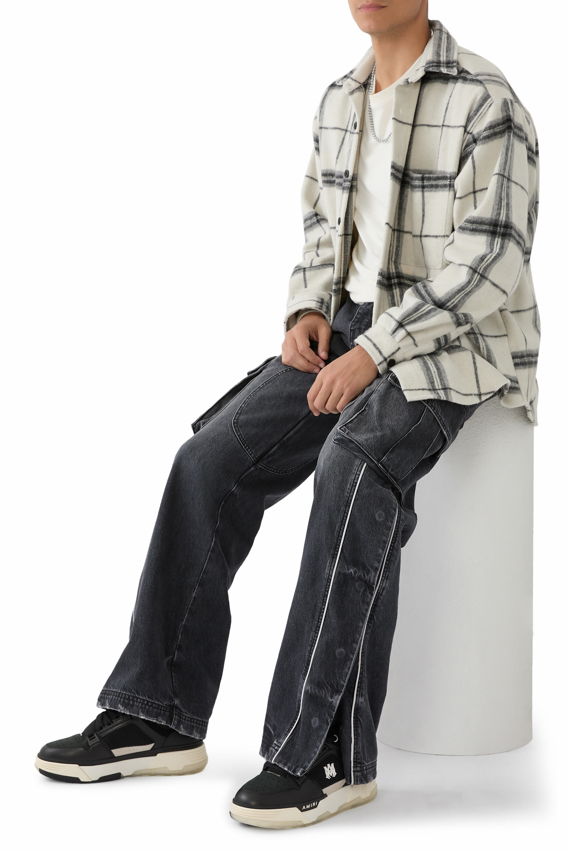 سنيكرز ام ايه-1 بأجزاء من جلد