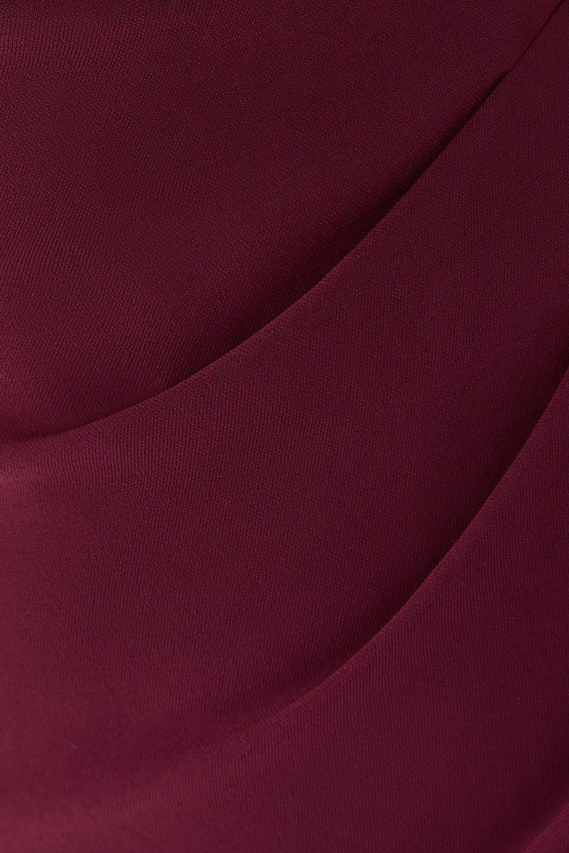 فستان بياقة على شكل حرف V