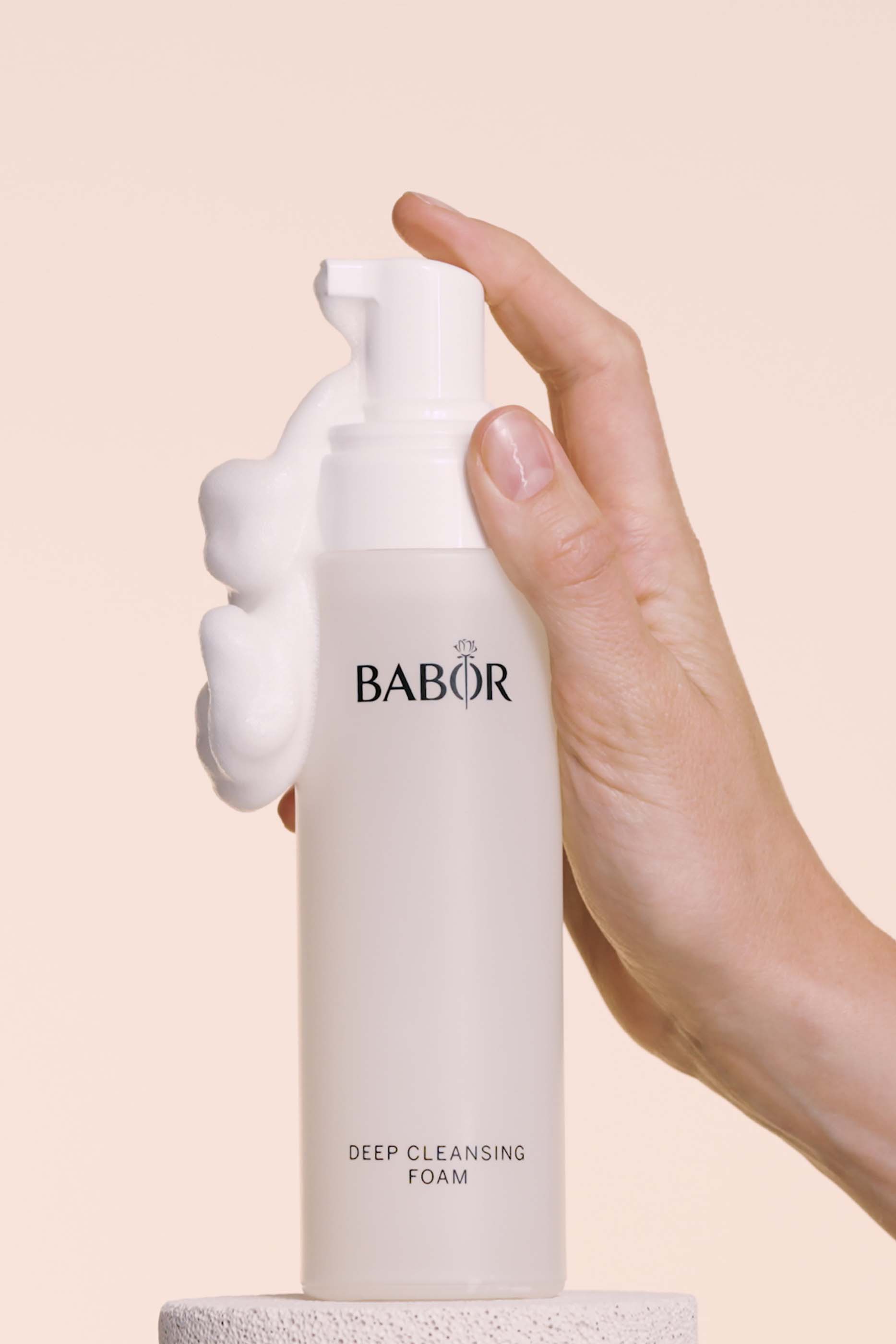 رغوة للتنظيف العميق