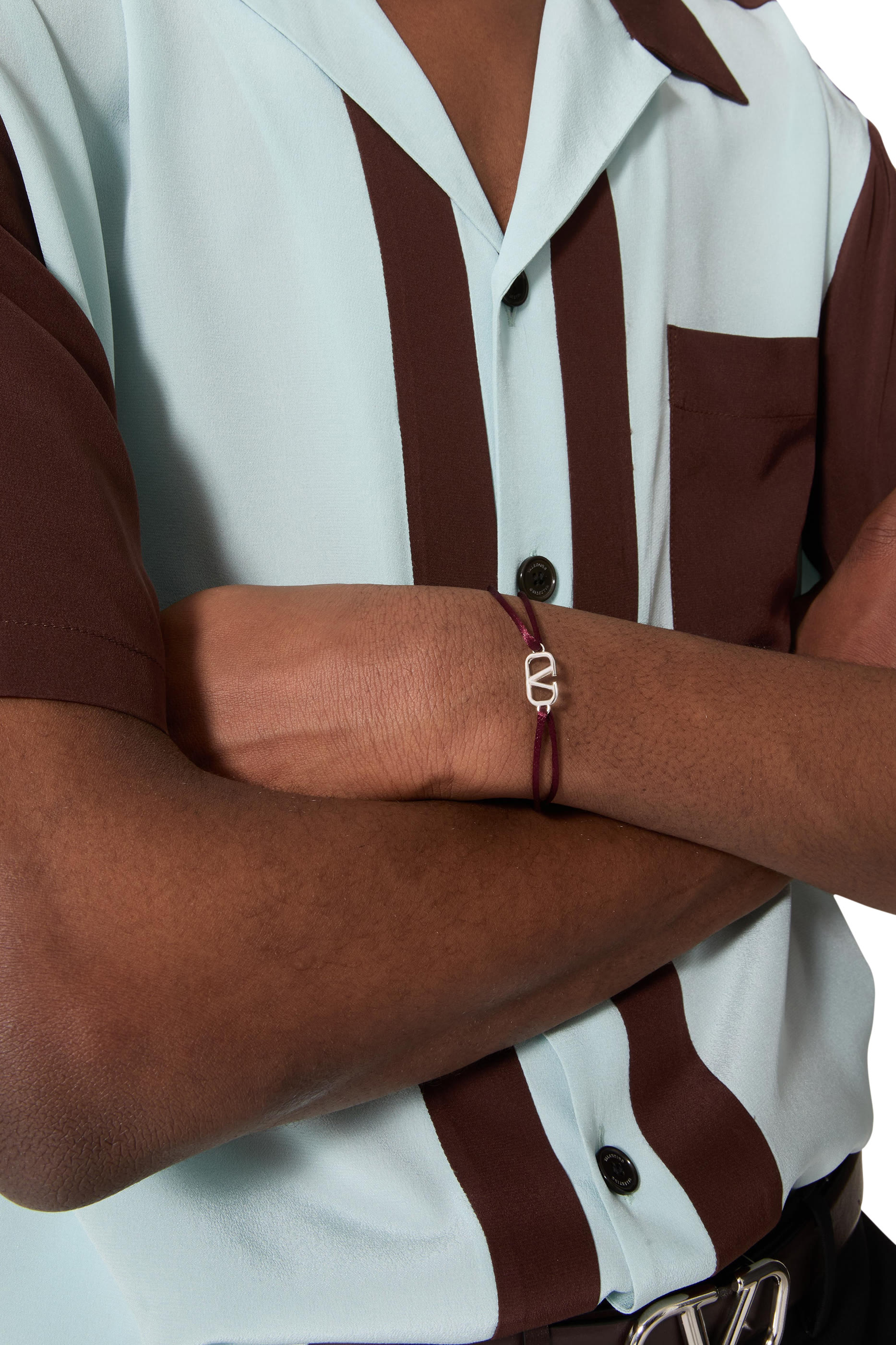 سوار فالنتينو غارافاني بشعار الماركة، قطن