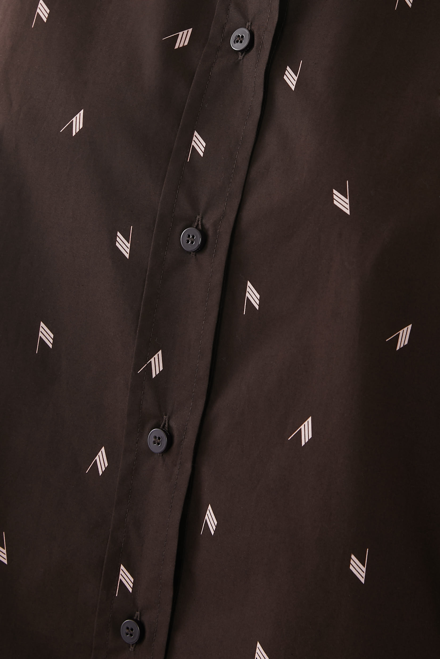 قميص ديانا بشعار الماركة