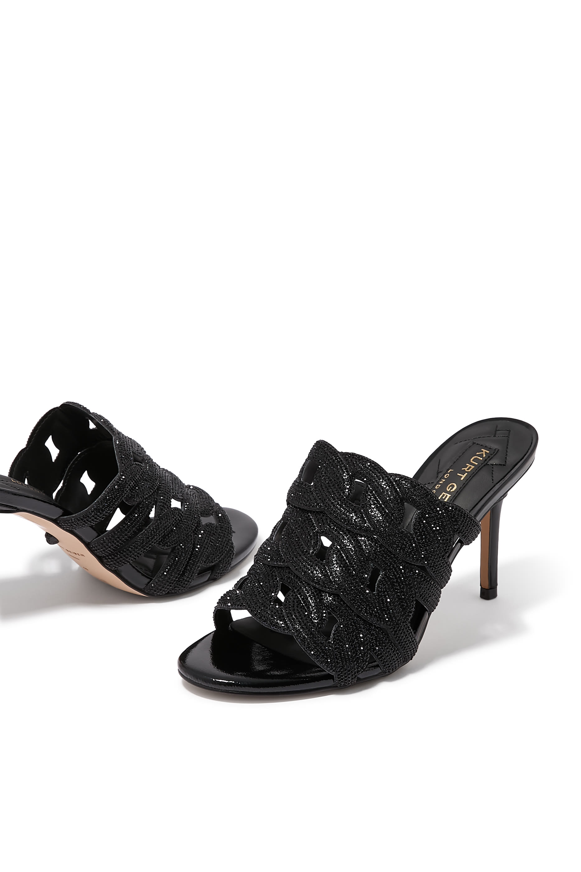 حذاء 85 مفتوح من الخلف مزين بكريستال وتفاصيل سلسلة