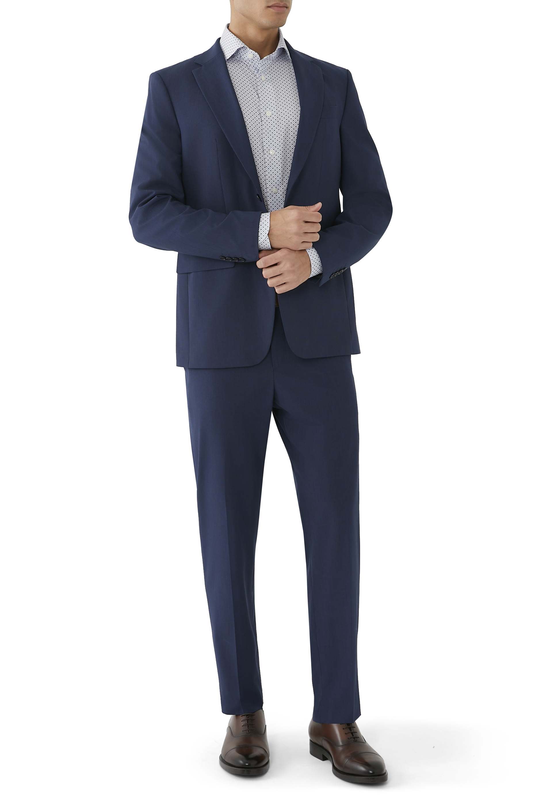 قميص بقصة عصرية وطبعة دقيقة بوبلين