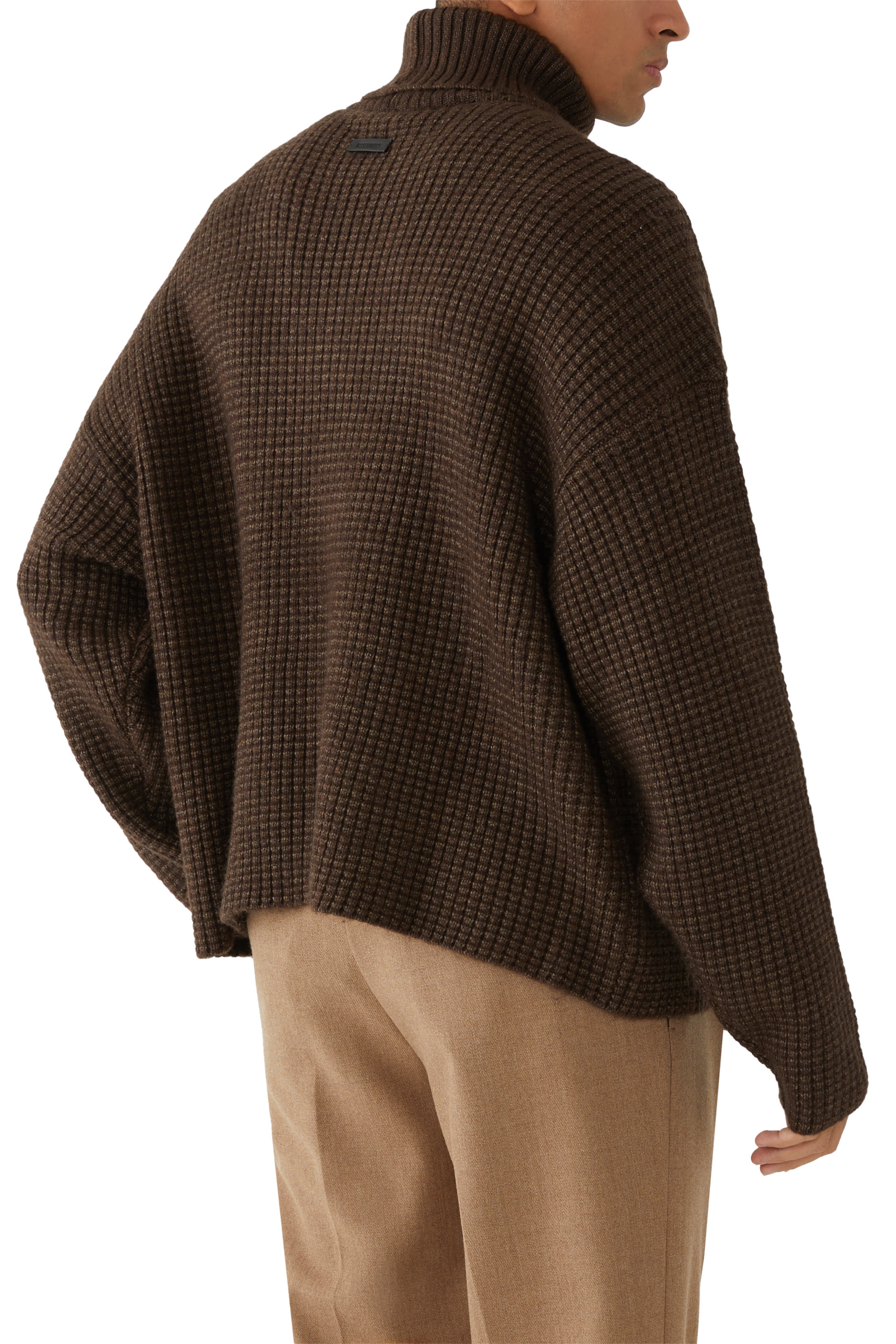 سترة بياقة عالية نسيج متشابك ثقيل