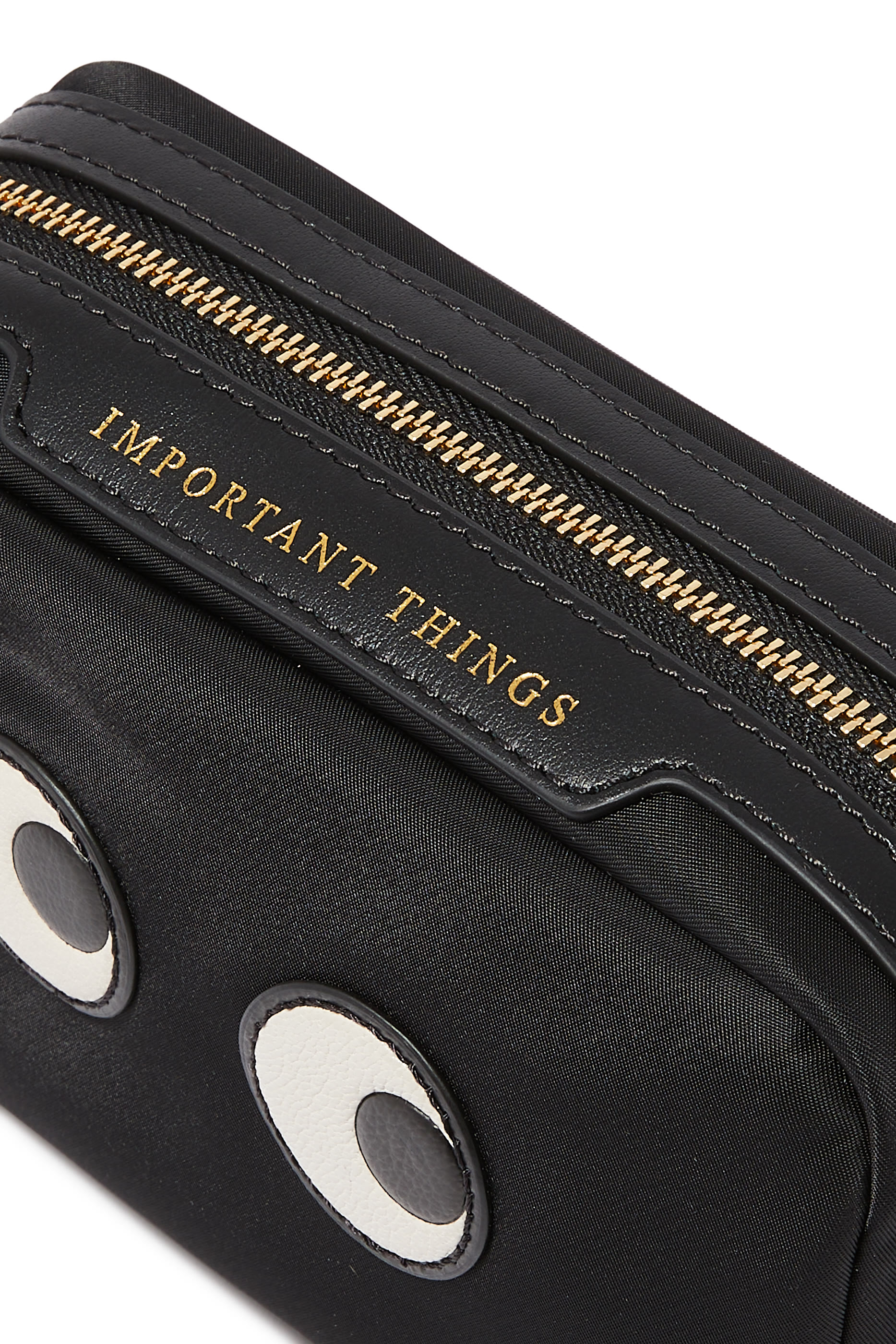 حقيبة صغيرة بنقشة عيون