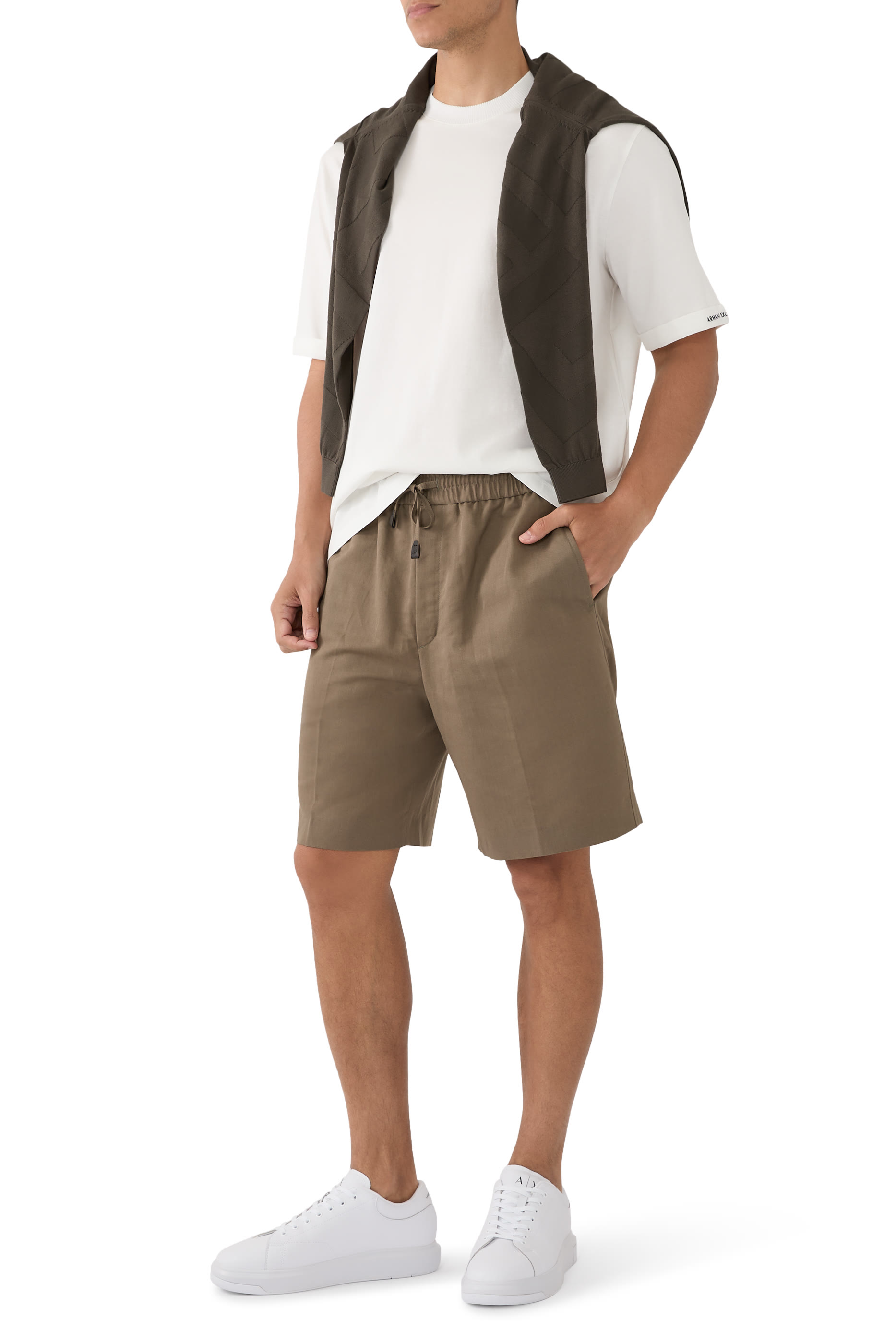 تيشيرت بنقشة حرفي شعار الماركة