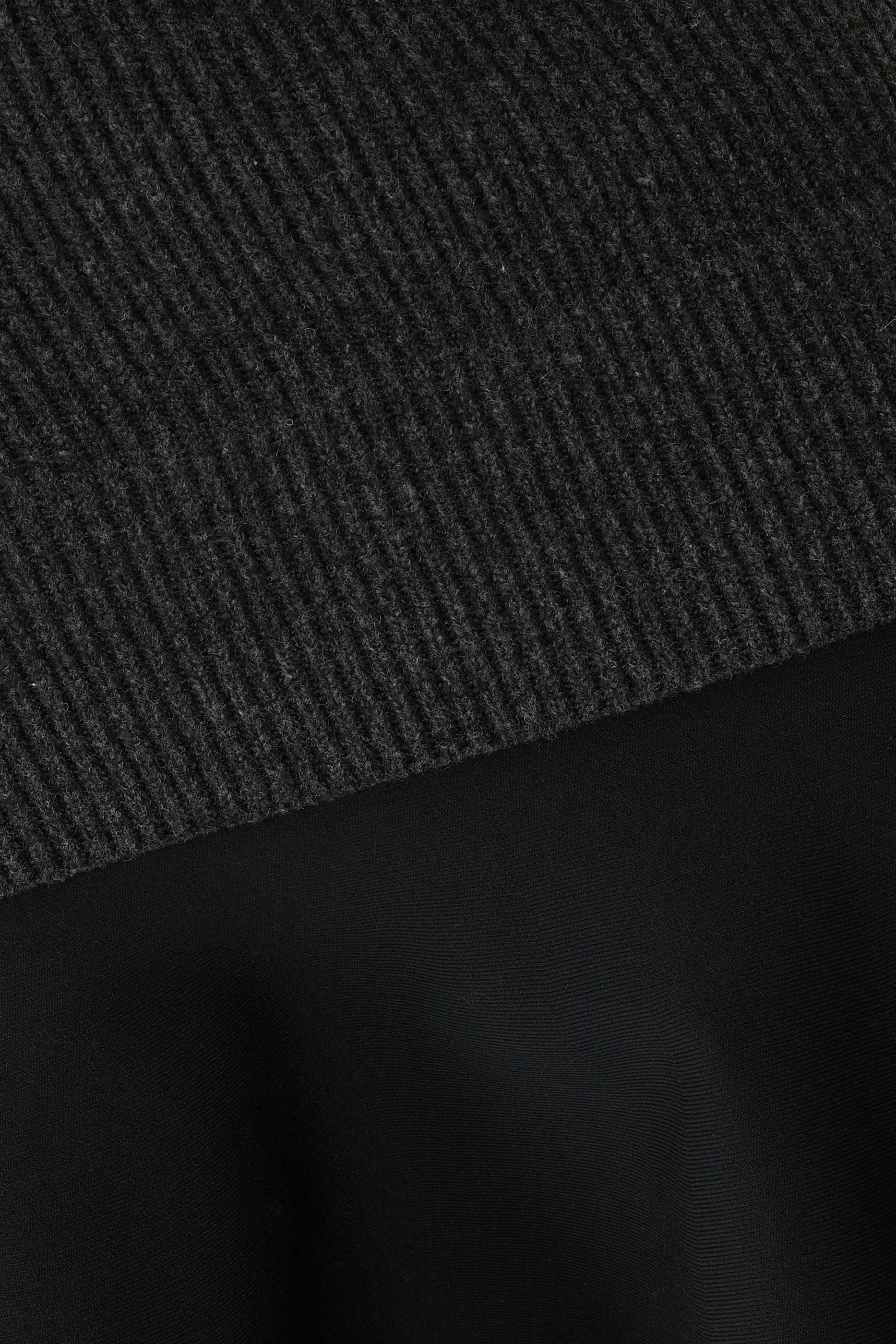 فستان بتصميم مضلع بأكمام طويلة