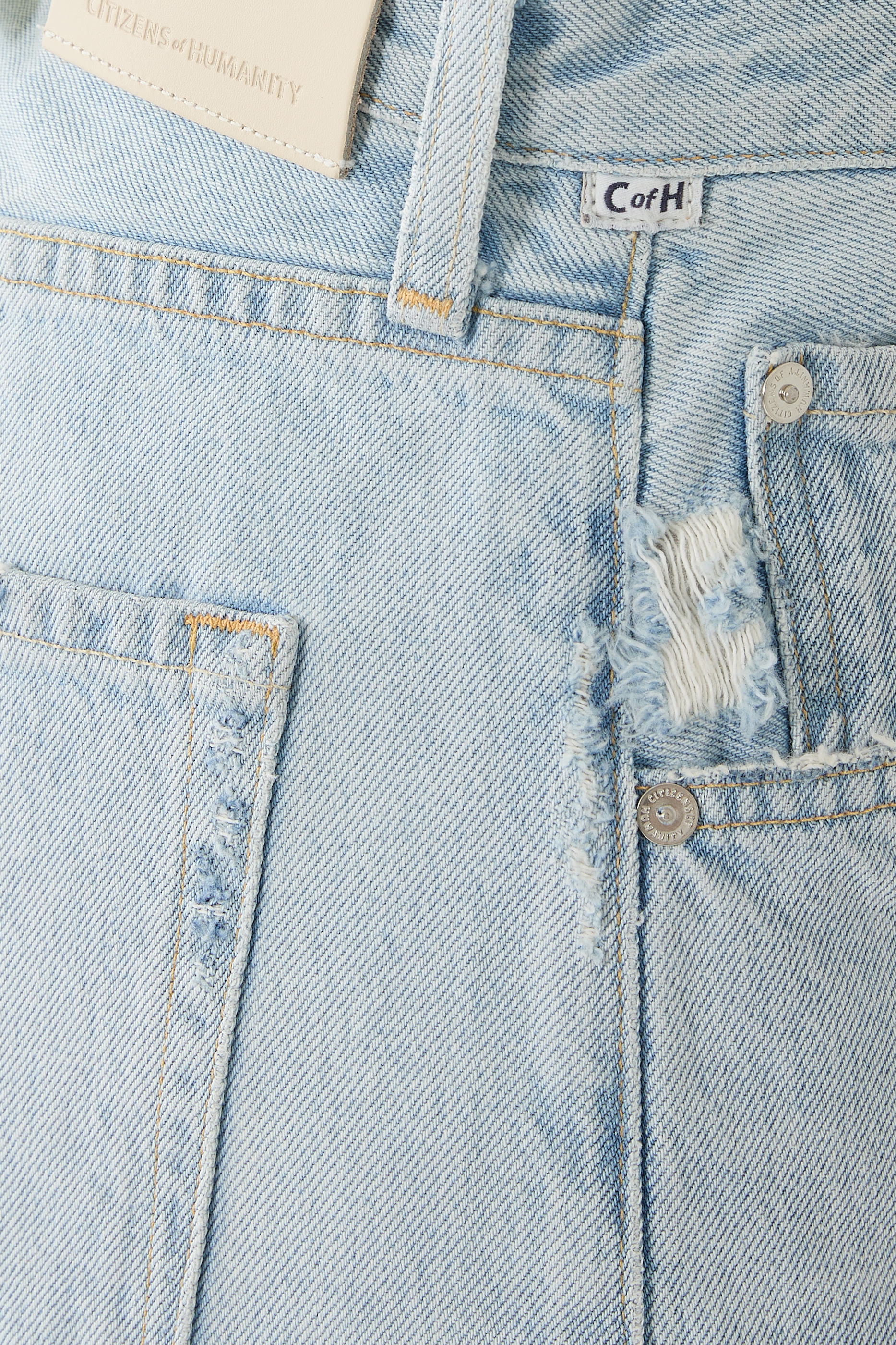 بنطال أيلا قصير بحافة خام