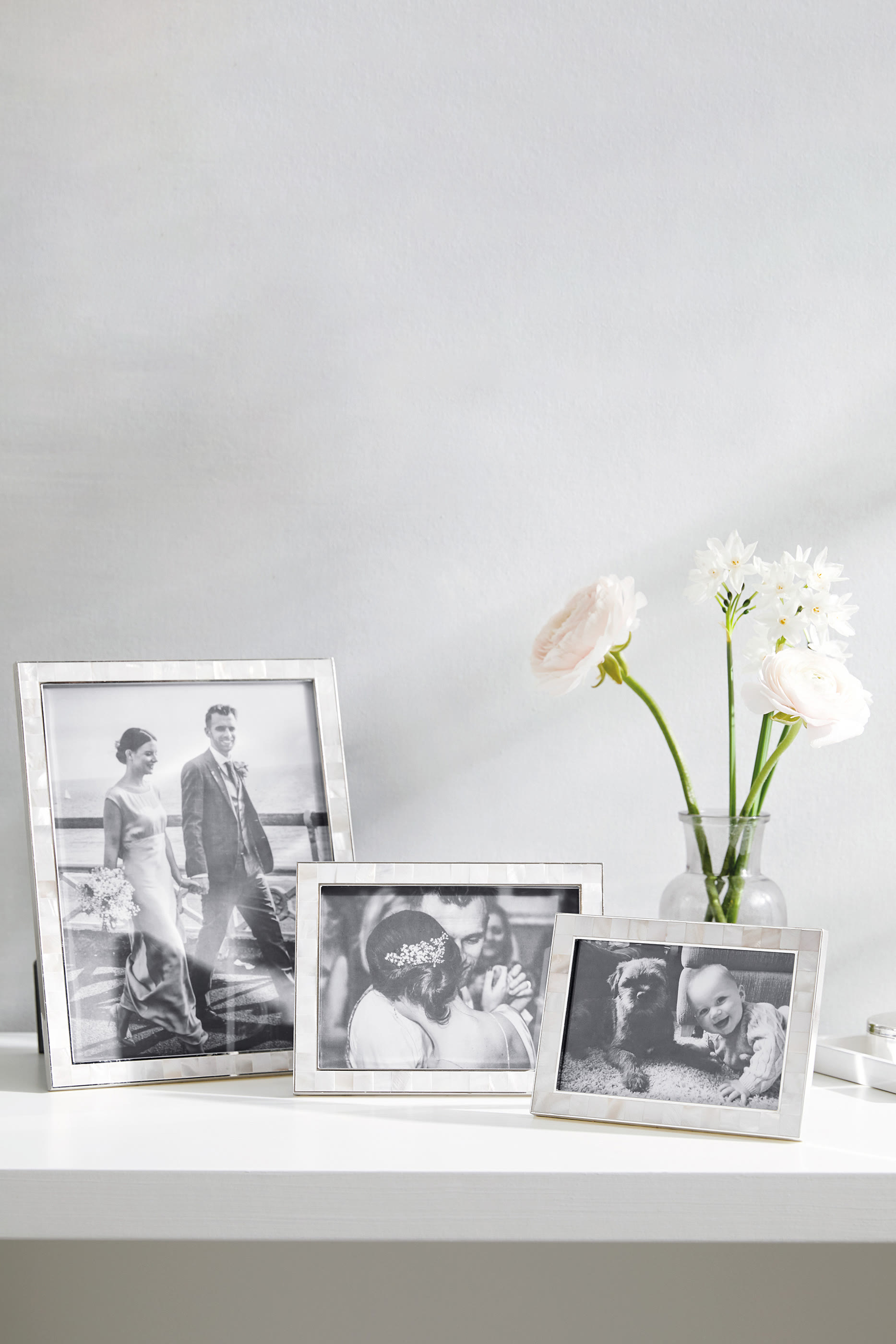 إطار صور مزين بعرق لؤلؤ