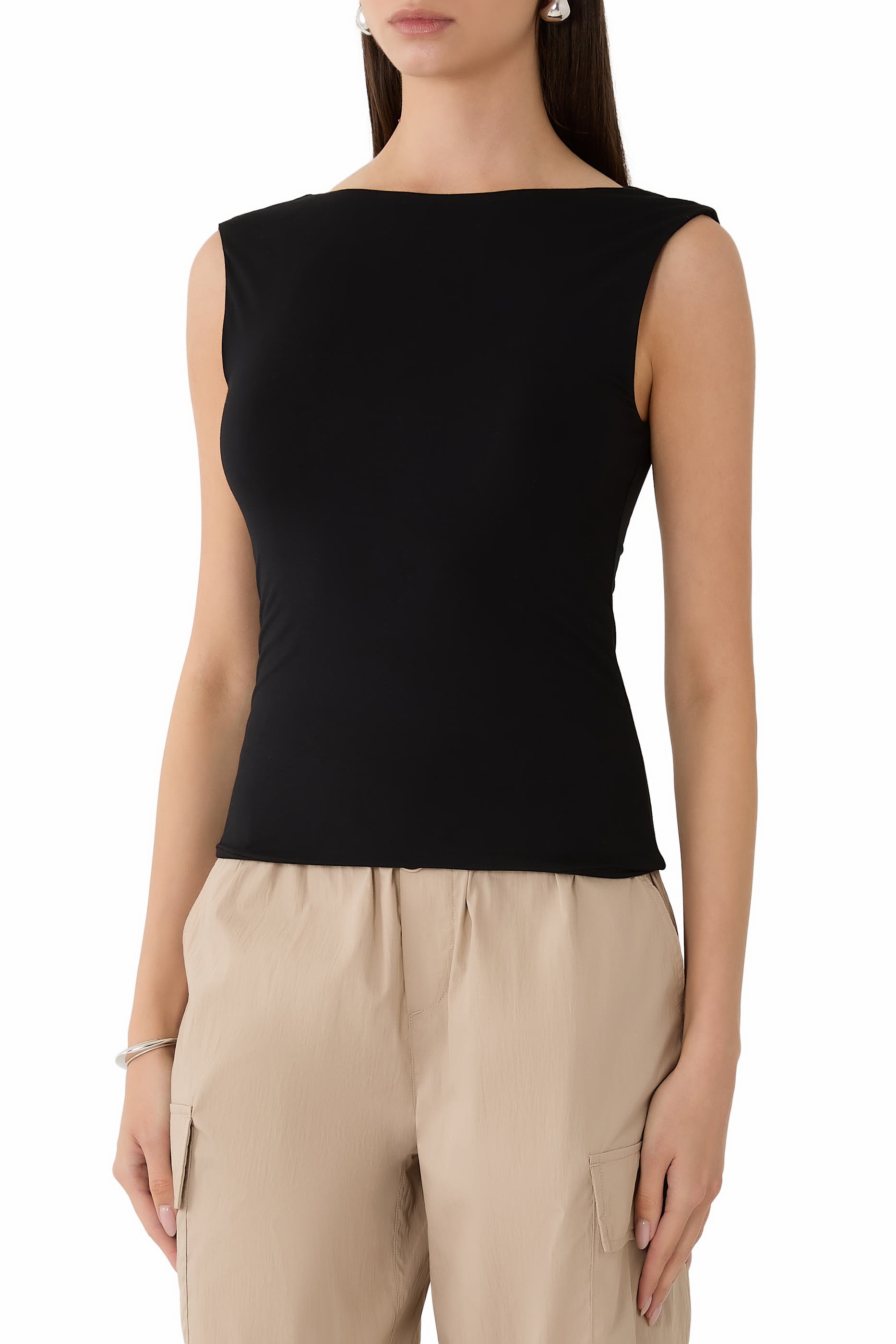 بلوزة لوكا بلا أكمام