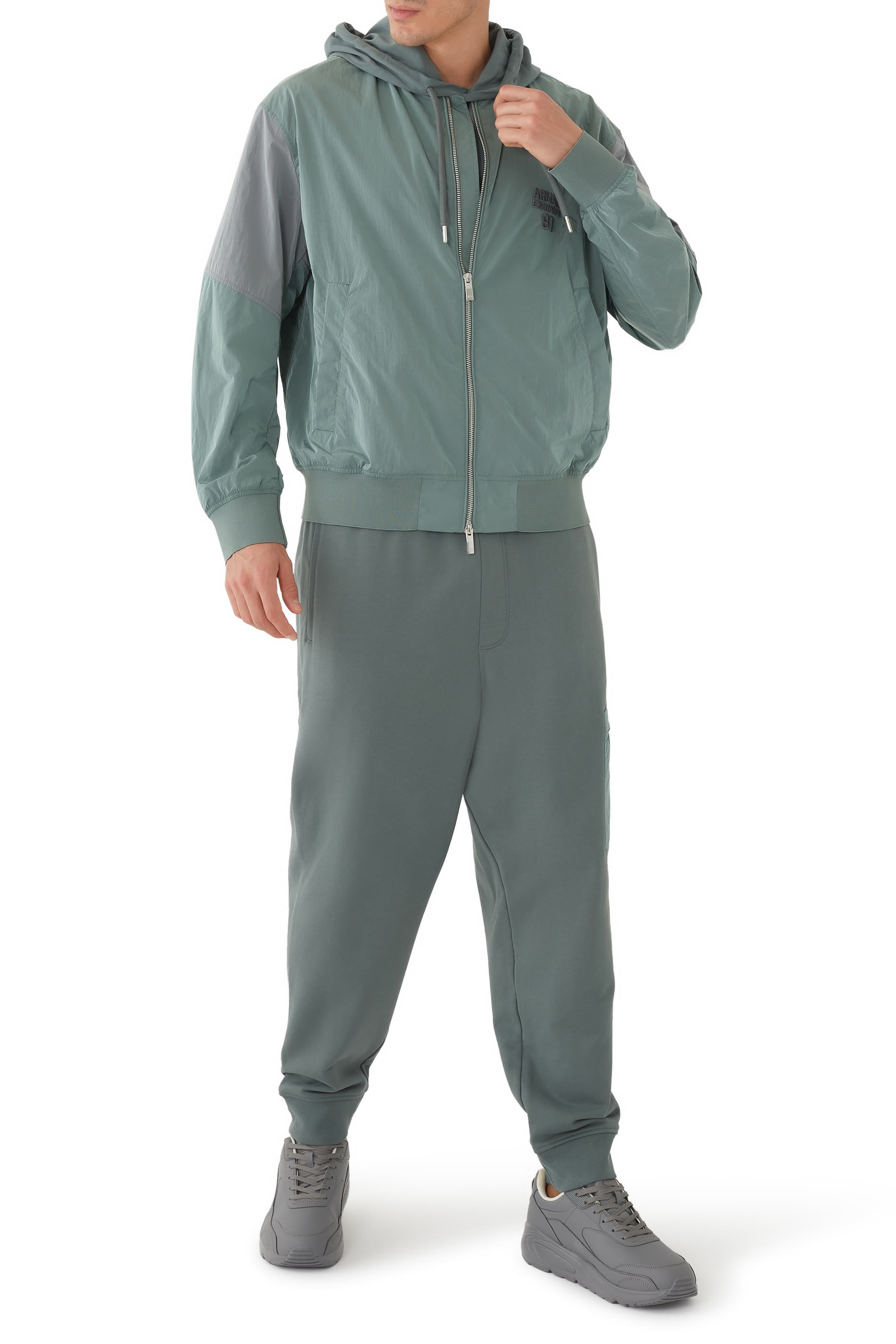 جاكيت بومبر نايلون بشعار الماركة