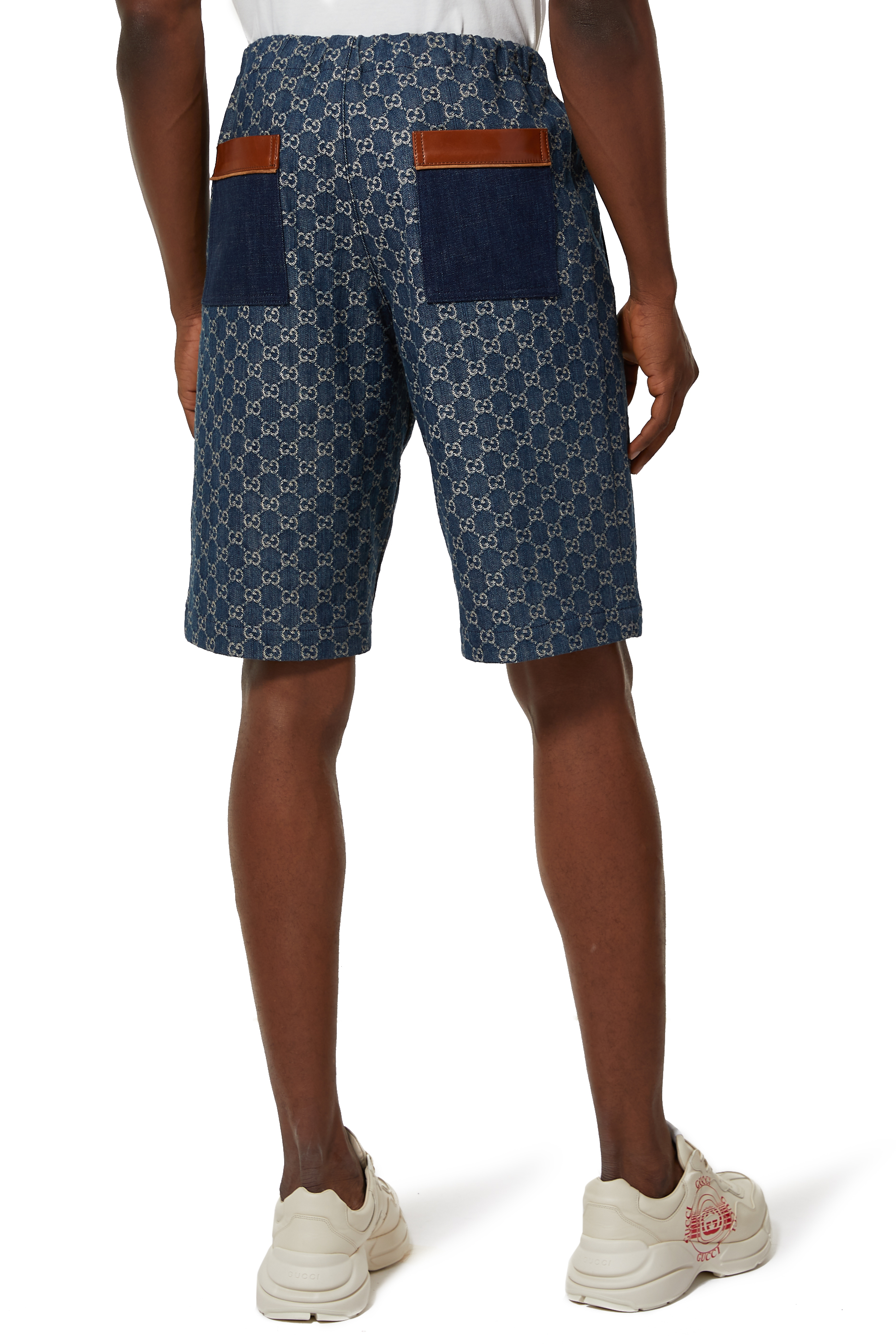 شورت دينم صديق للبيئة بنقشة حرفي GG بلون باهت