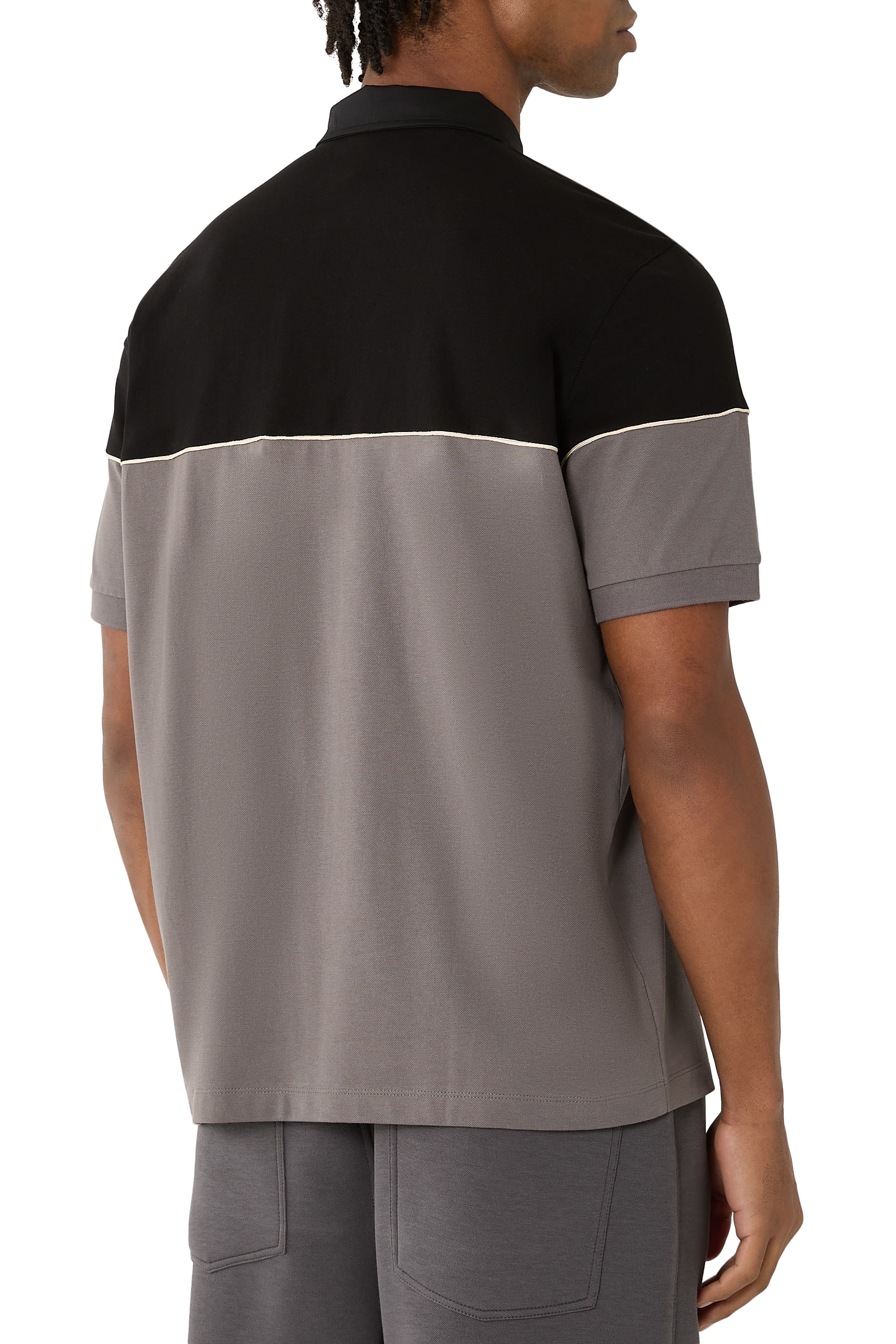  قميص بولو بلونين وقصة عادية