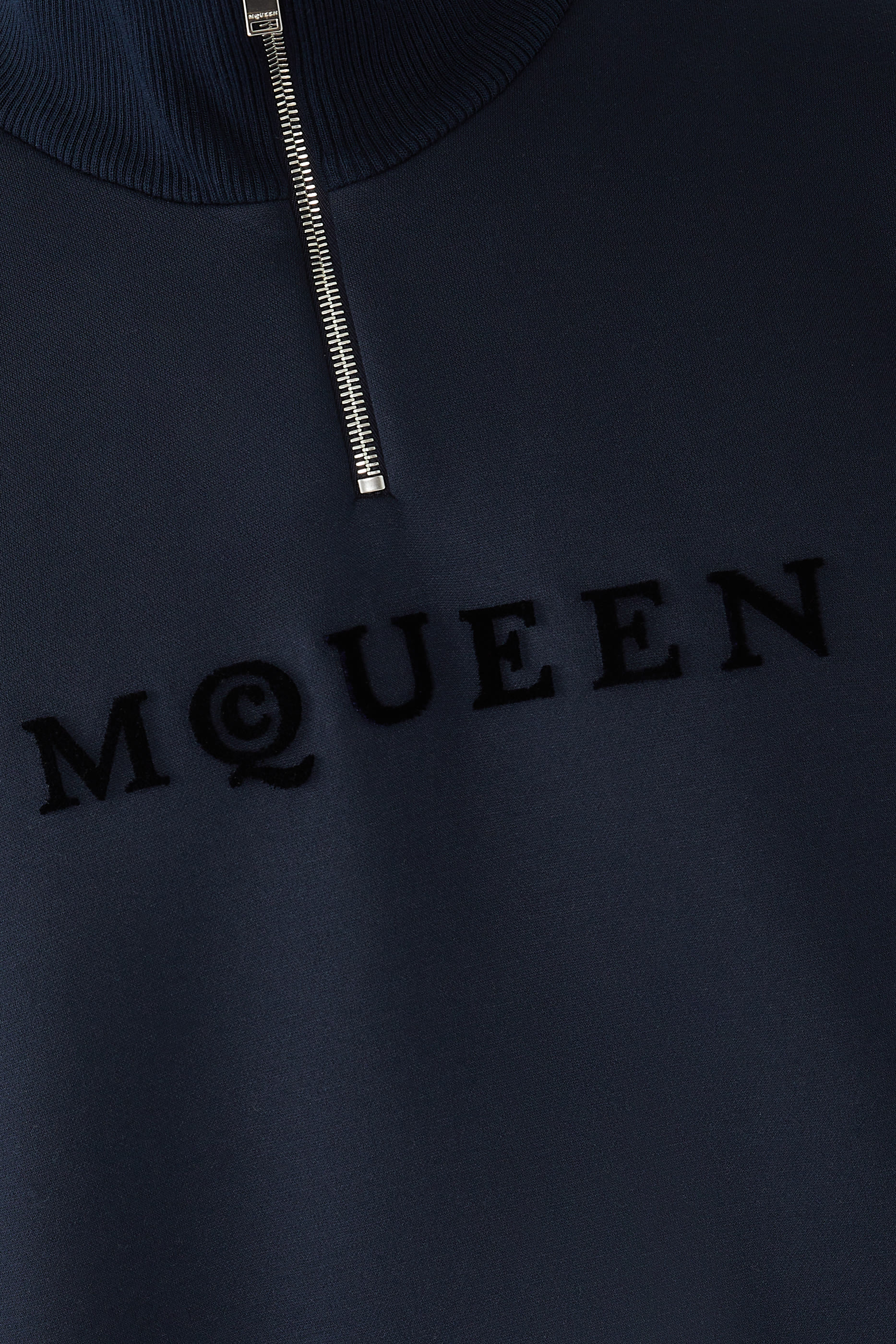 سويت شيرت بشعار الماركة