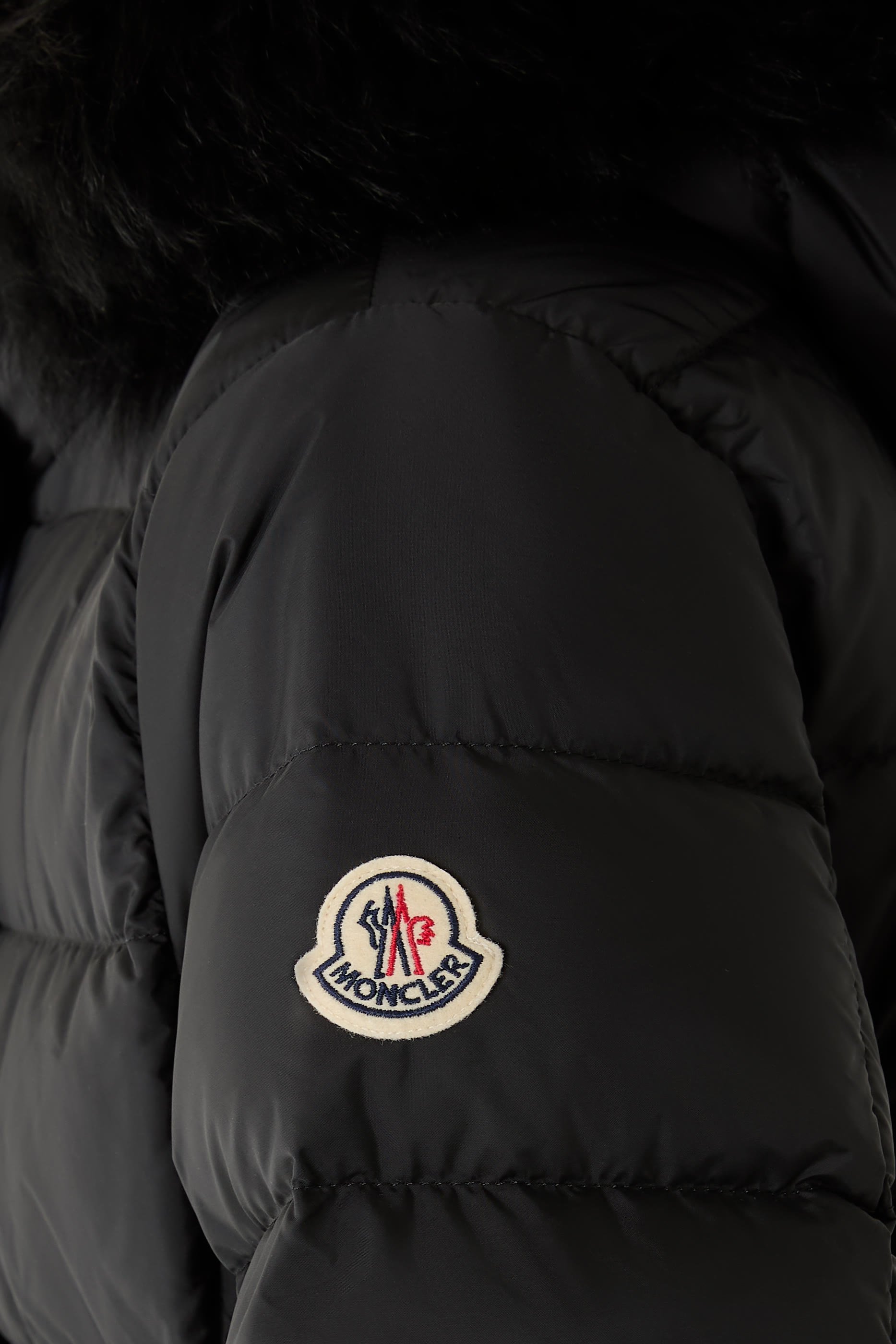 جاكيت كلوس طويل مبطن بالزغب بغطاء رأس بحافة فرو