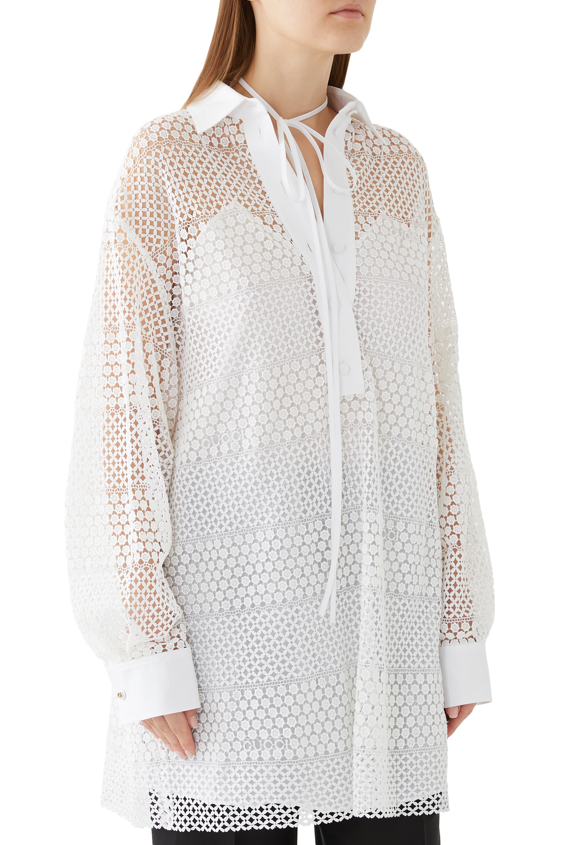 قميص مخطط بتفاصيل مكرميه