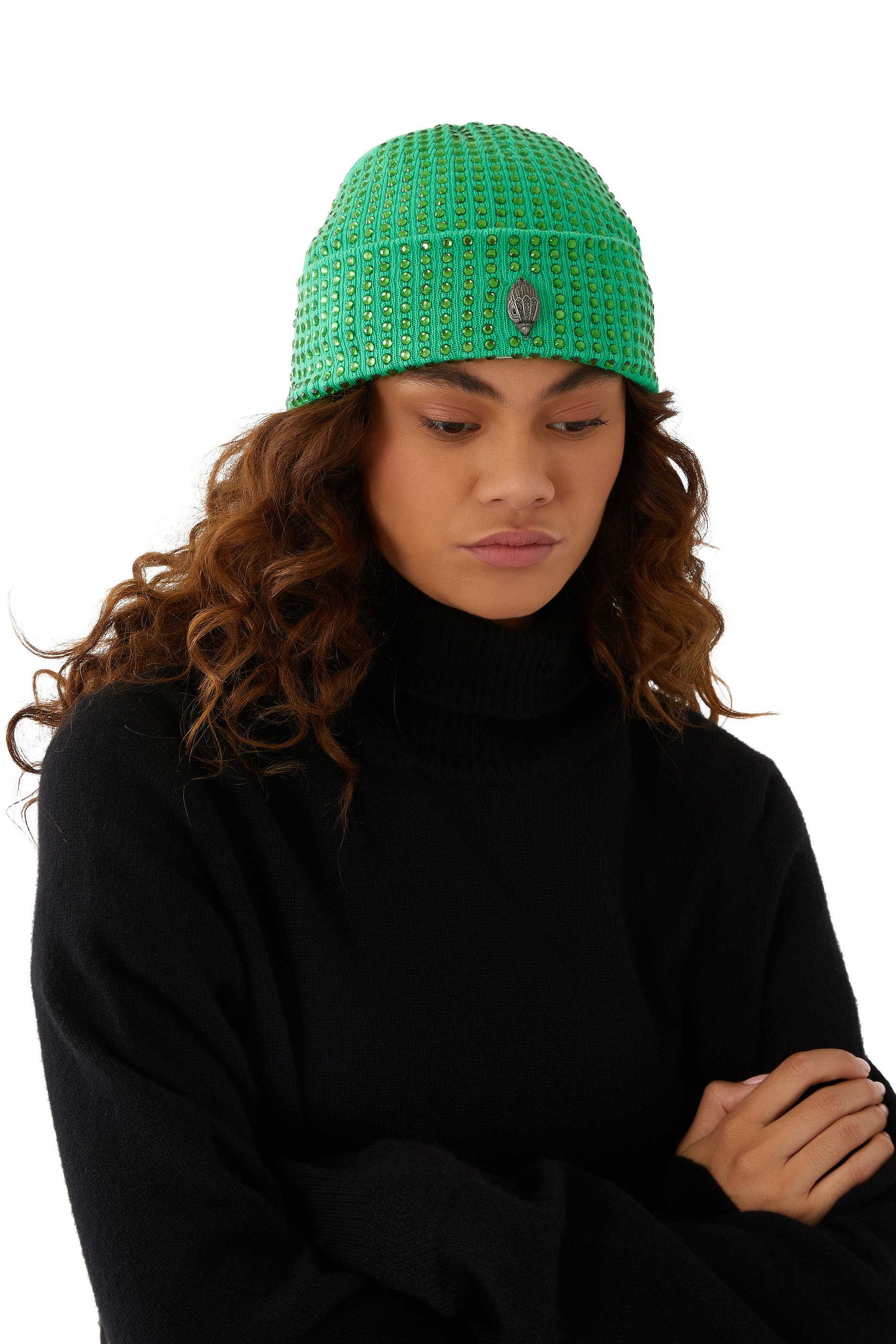 قبعة بيني بشعار الماركة مرصعة بالكريستال