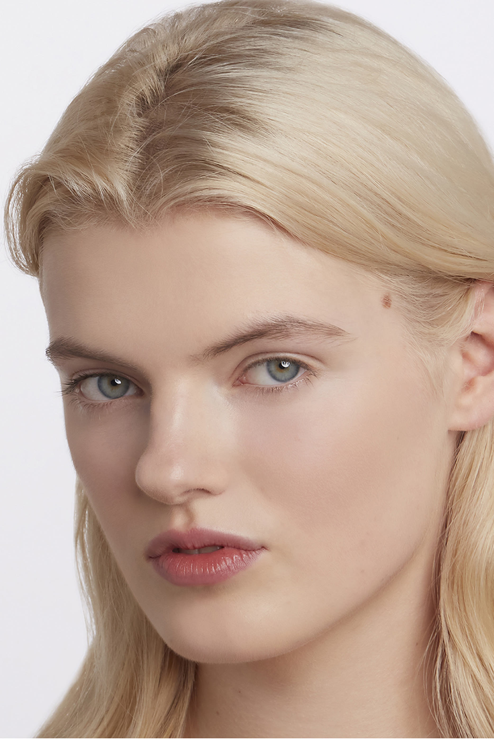 كريم أساس إتيرنيتي دي بيوتي غير اللامع بعامل حماية SPF 15