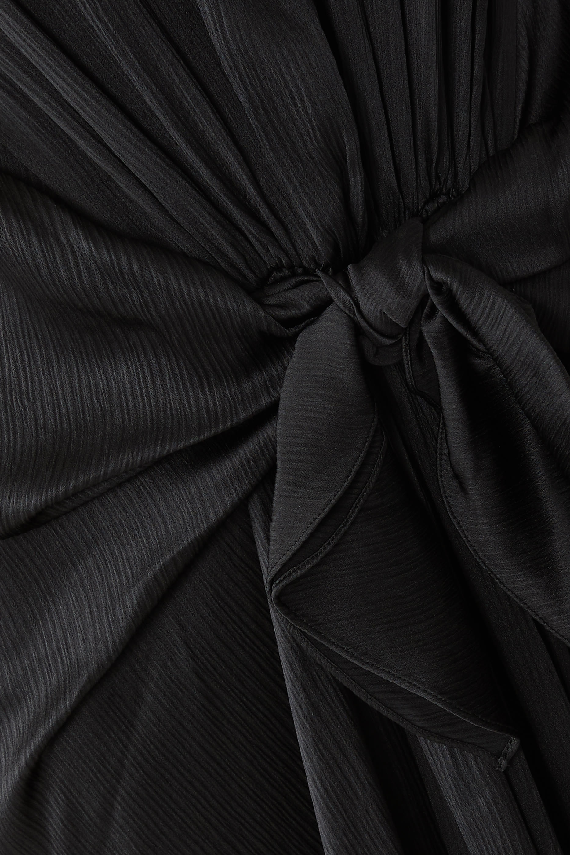 فستان طويل بعقدة عند الخصر