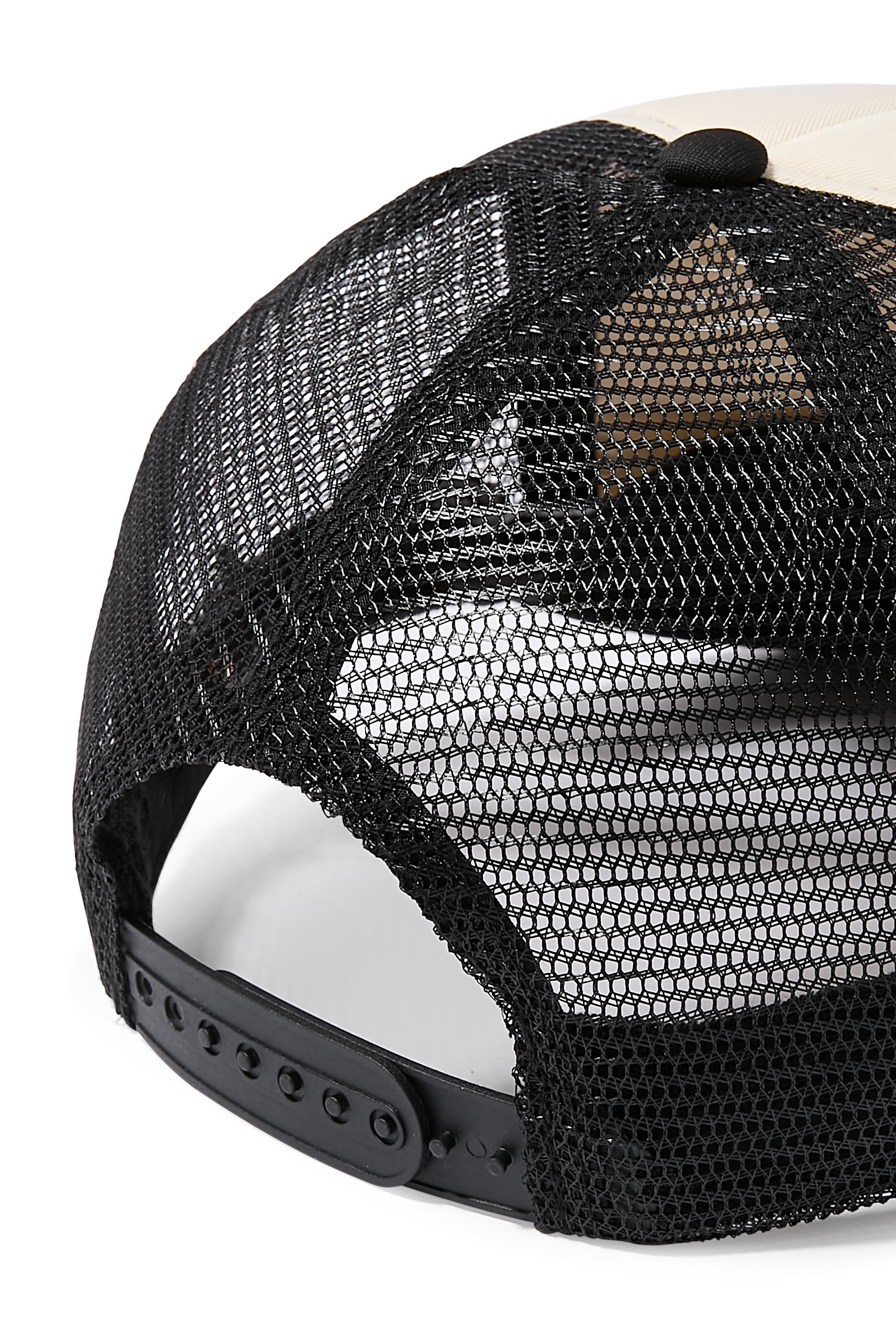 كاب تراكر مزين بشعار الماركة