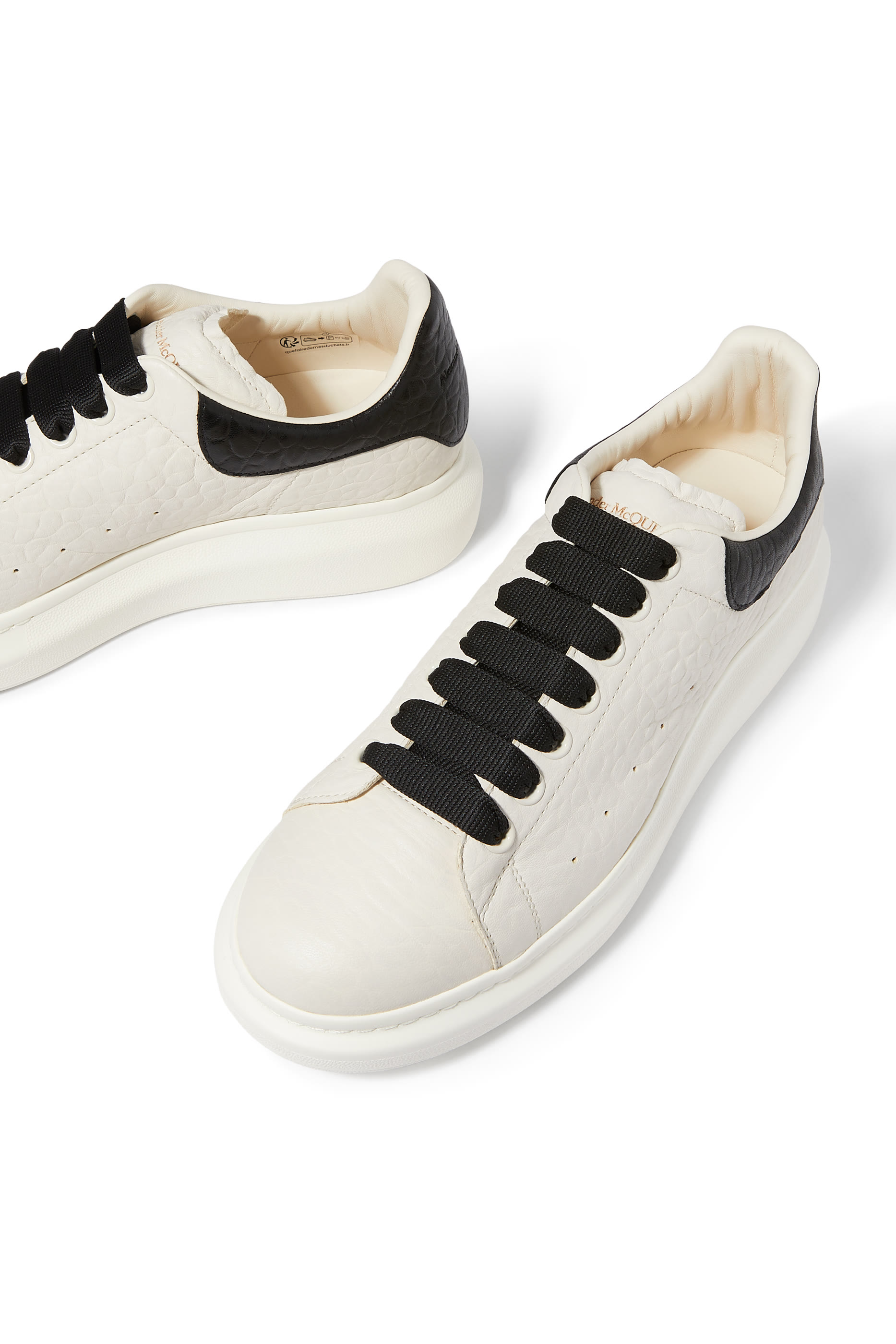 سنيكرز بنعل سميك