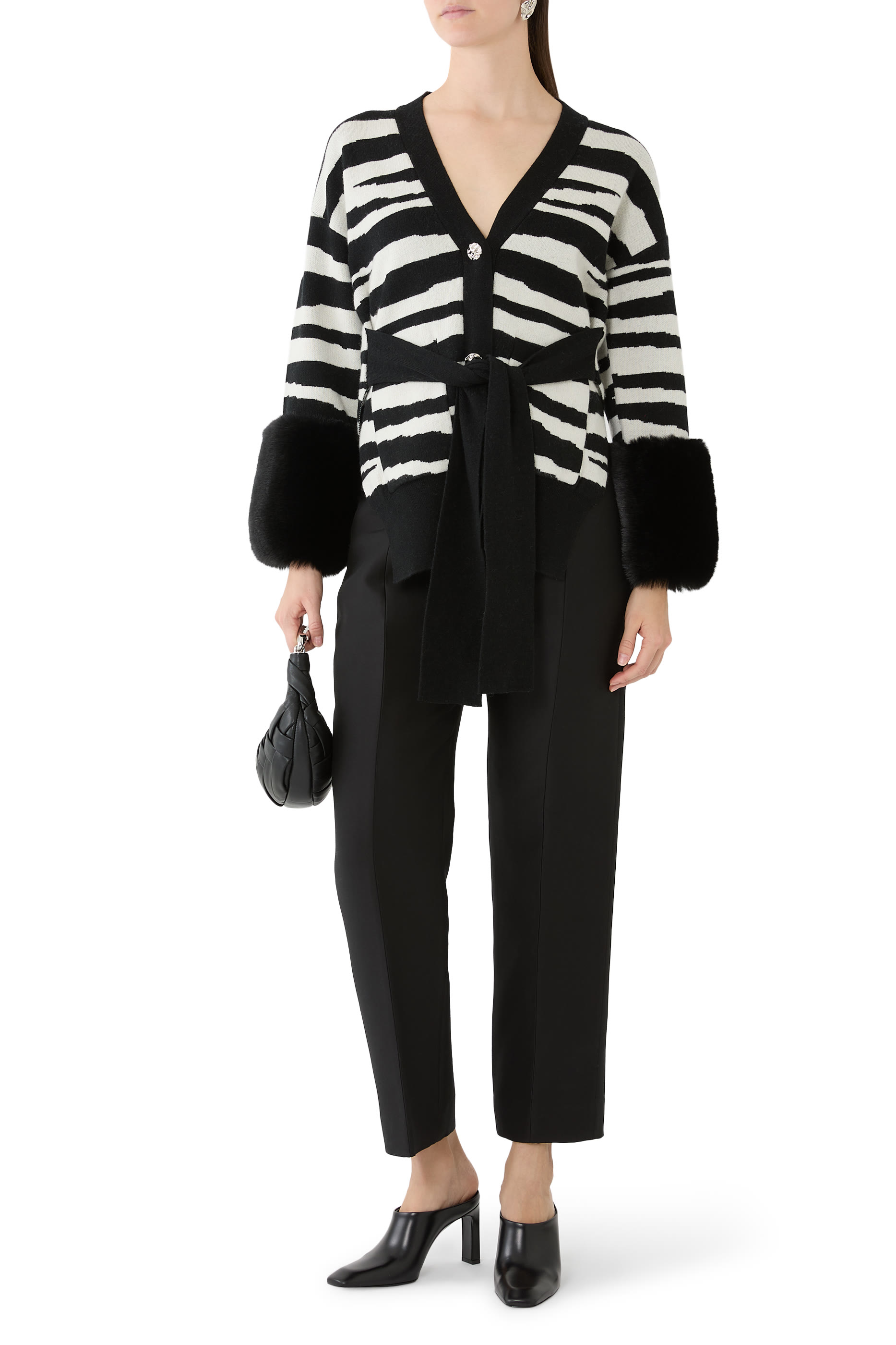 كارديجان بحزام وأساور فرو