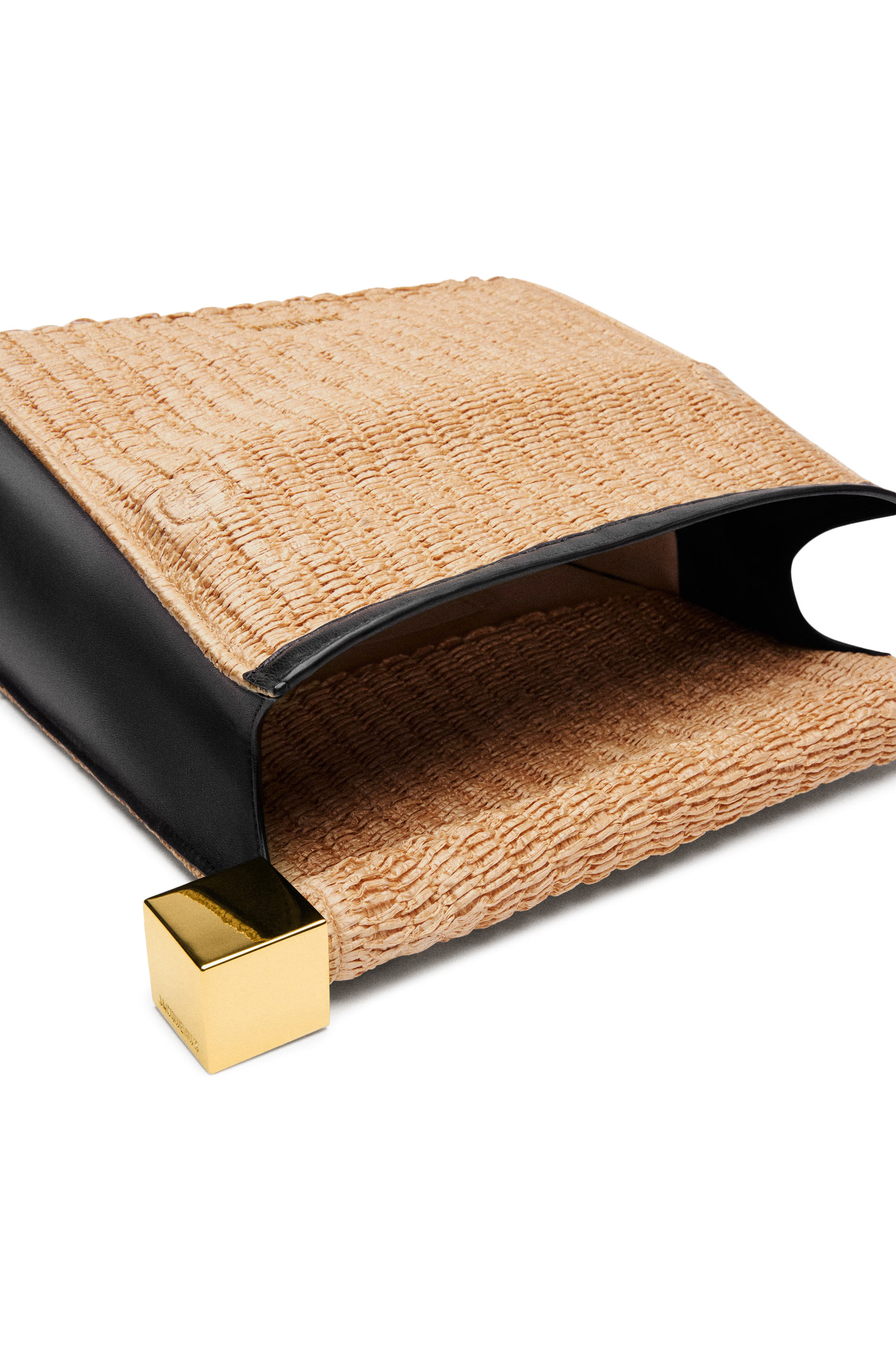 كلاتش لا بوشيت روند بتصميم مربع