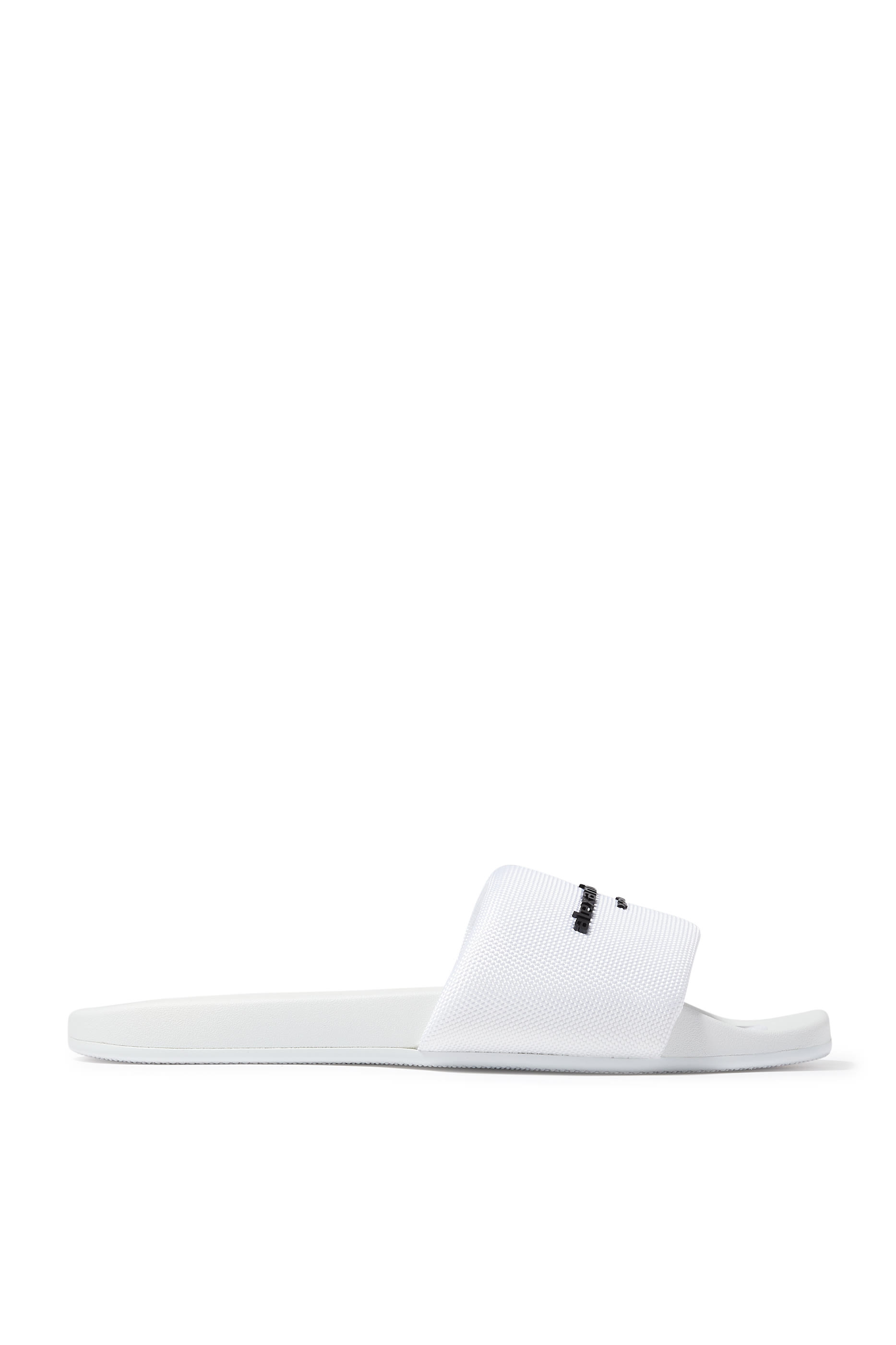 حذاء مفتوح بشعار الماركة