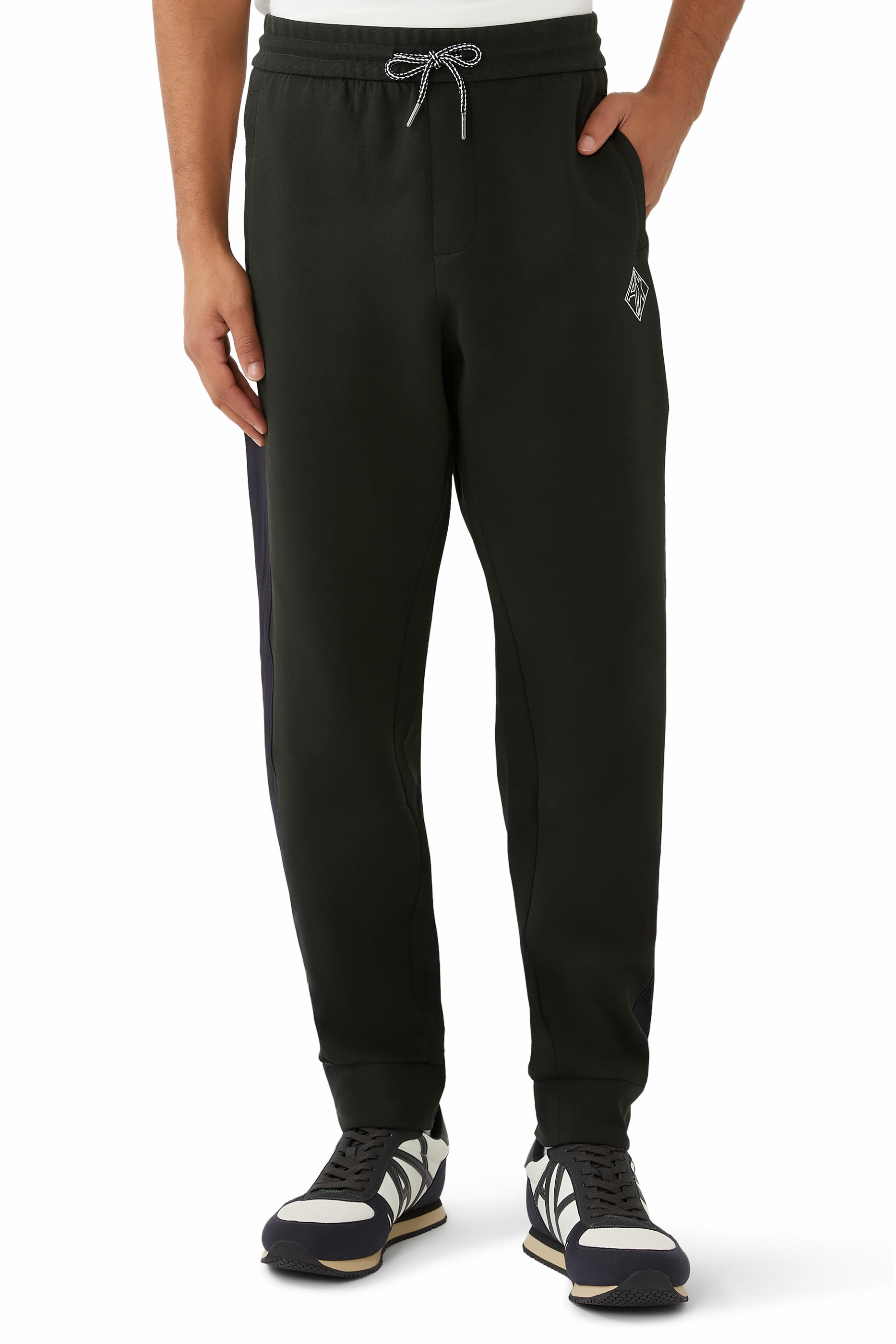 بنطال رياضي بشعار الماركة