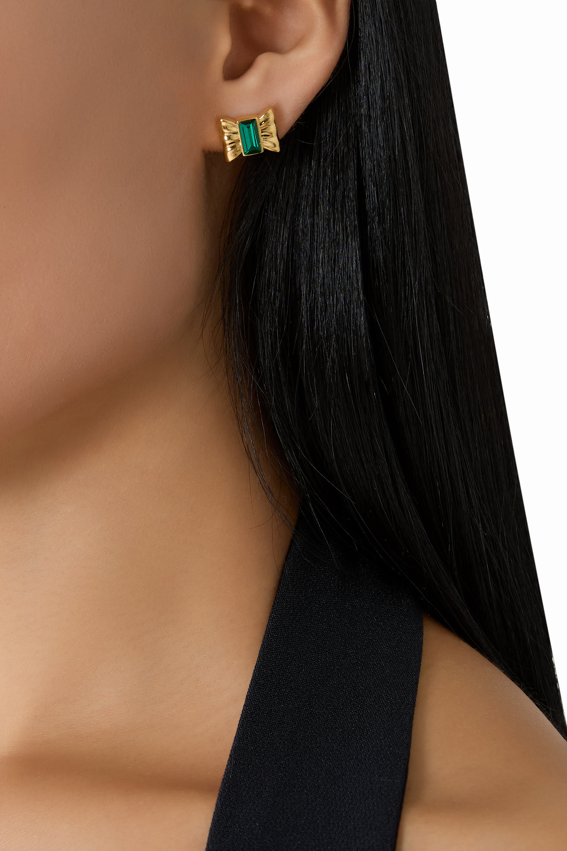 أقراط صغيرة بتصميم فيونكة مرصعة بأحجار زركونيا مكعبة، نحاس وزجاج وتيتانيوم