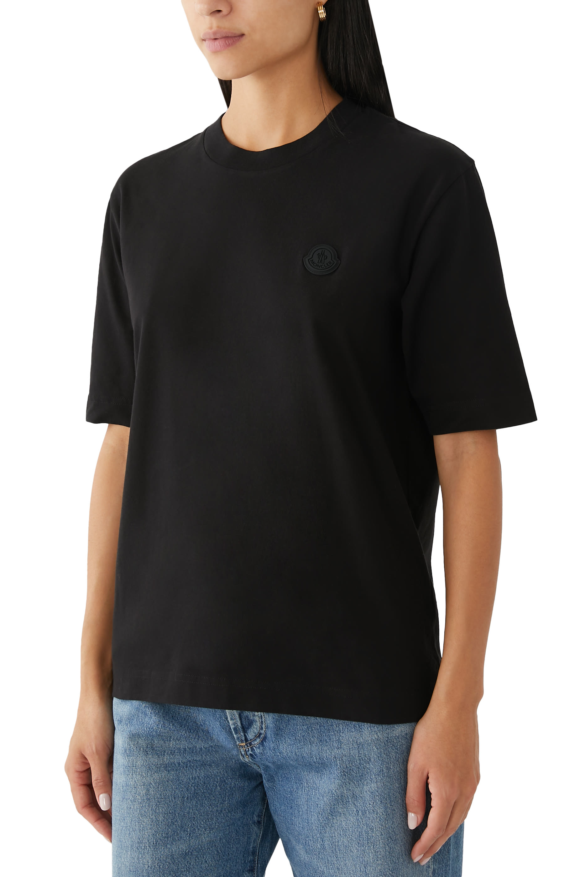 تيشيرت بأكمام قصيرة