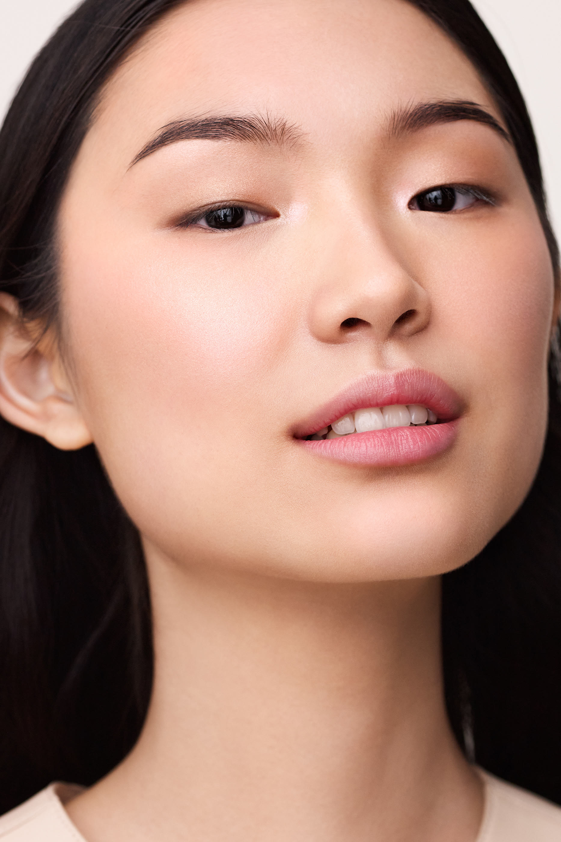 بودرة H Trio Iridescent Mineral