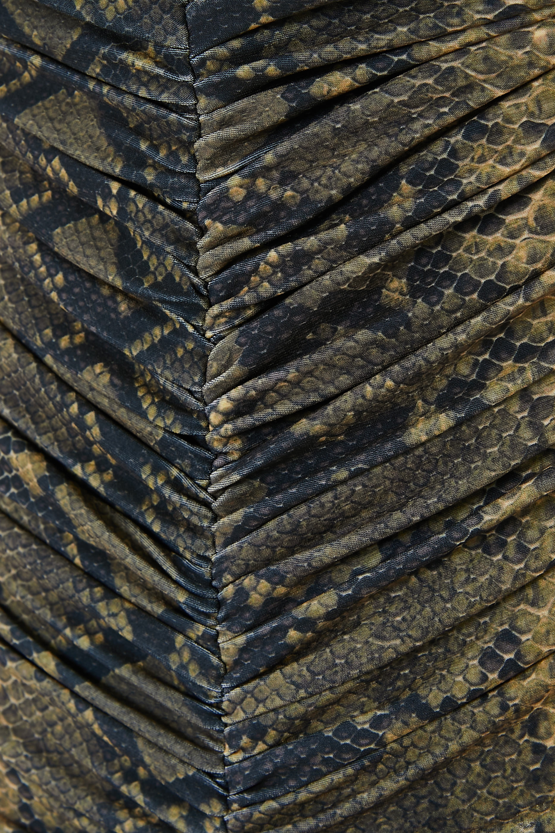 بدلة سباحة ميو بنقشة جلد ثعبان وفراشة