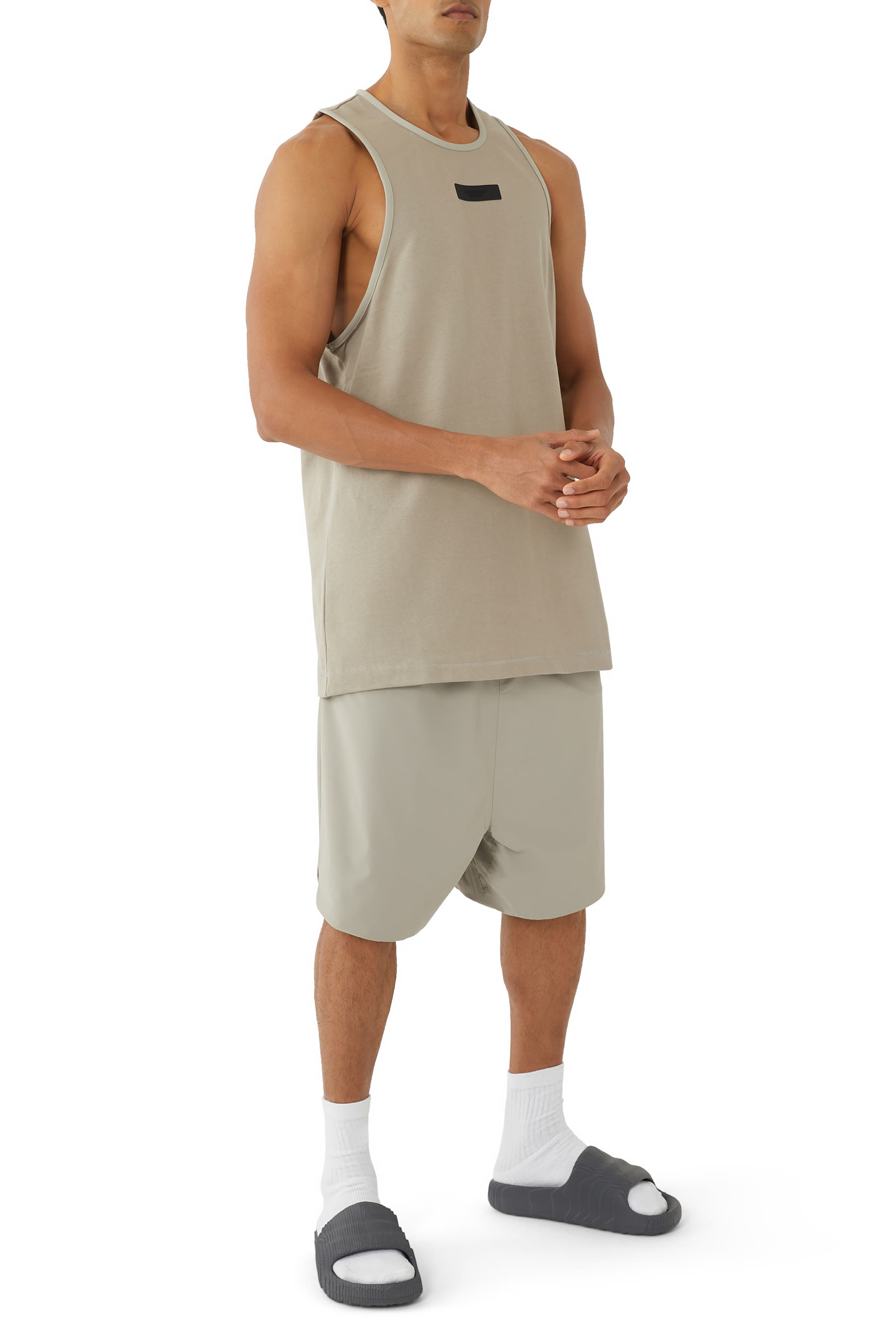 تيشيرت بلا أكمام بشعار اسنشالز