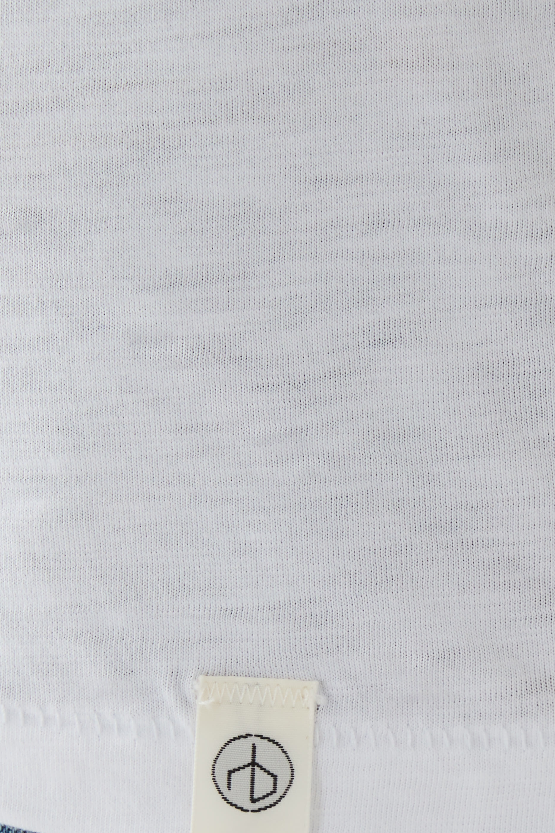 تيشيرت بياقة V قطن سلوب