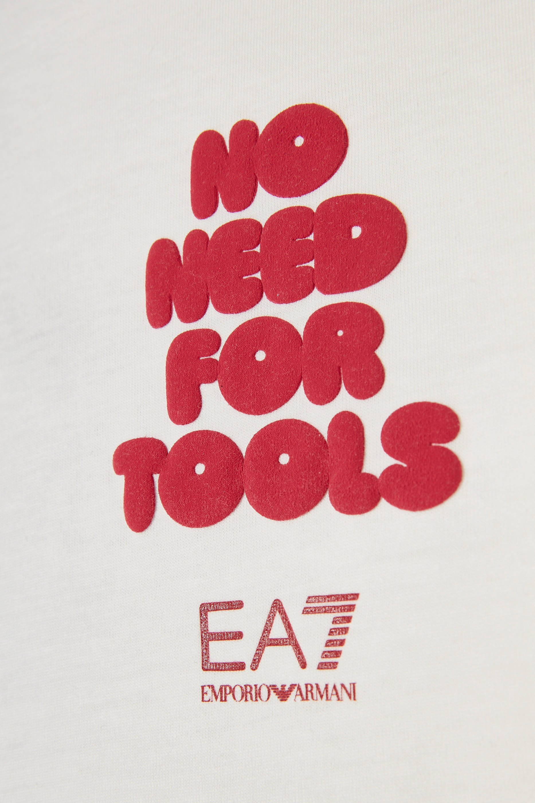 تيشيرت بشعار الماركة للأطفال