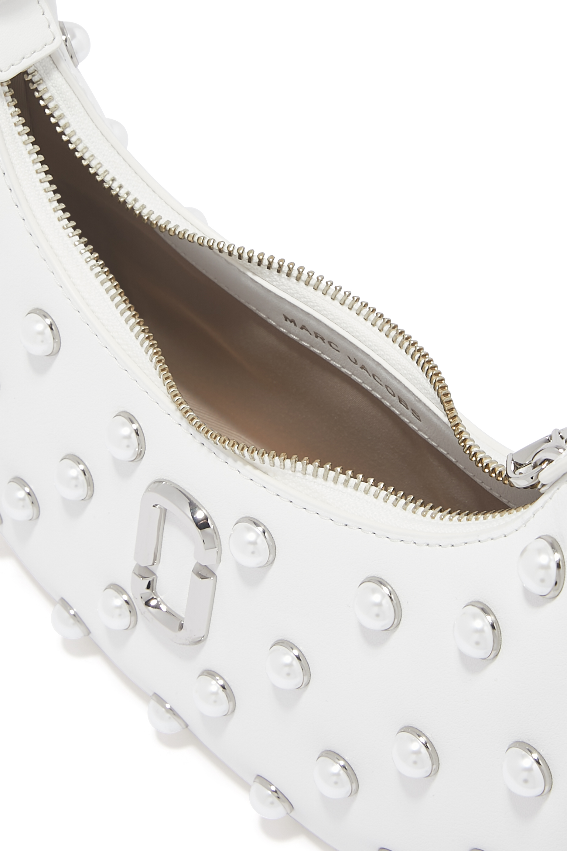 حقيبة صغيرة مقوسة مرصعة باللؤلؤ