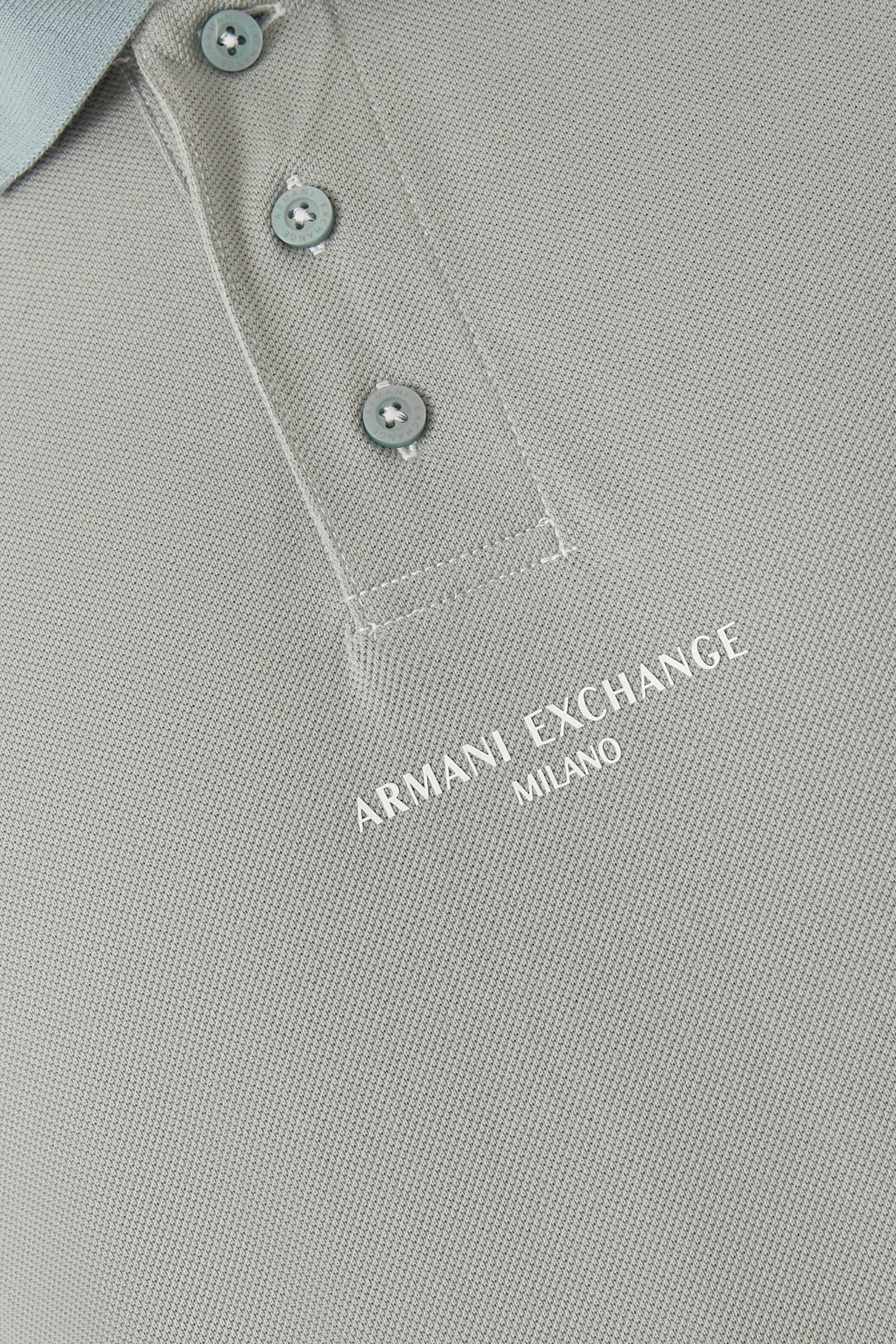 قميص بولو بشعار الماركة