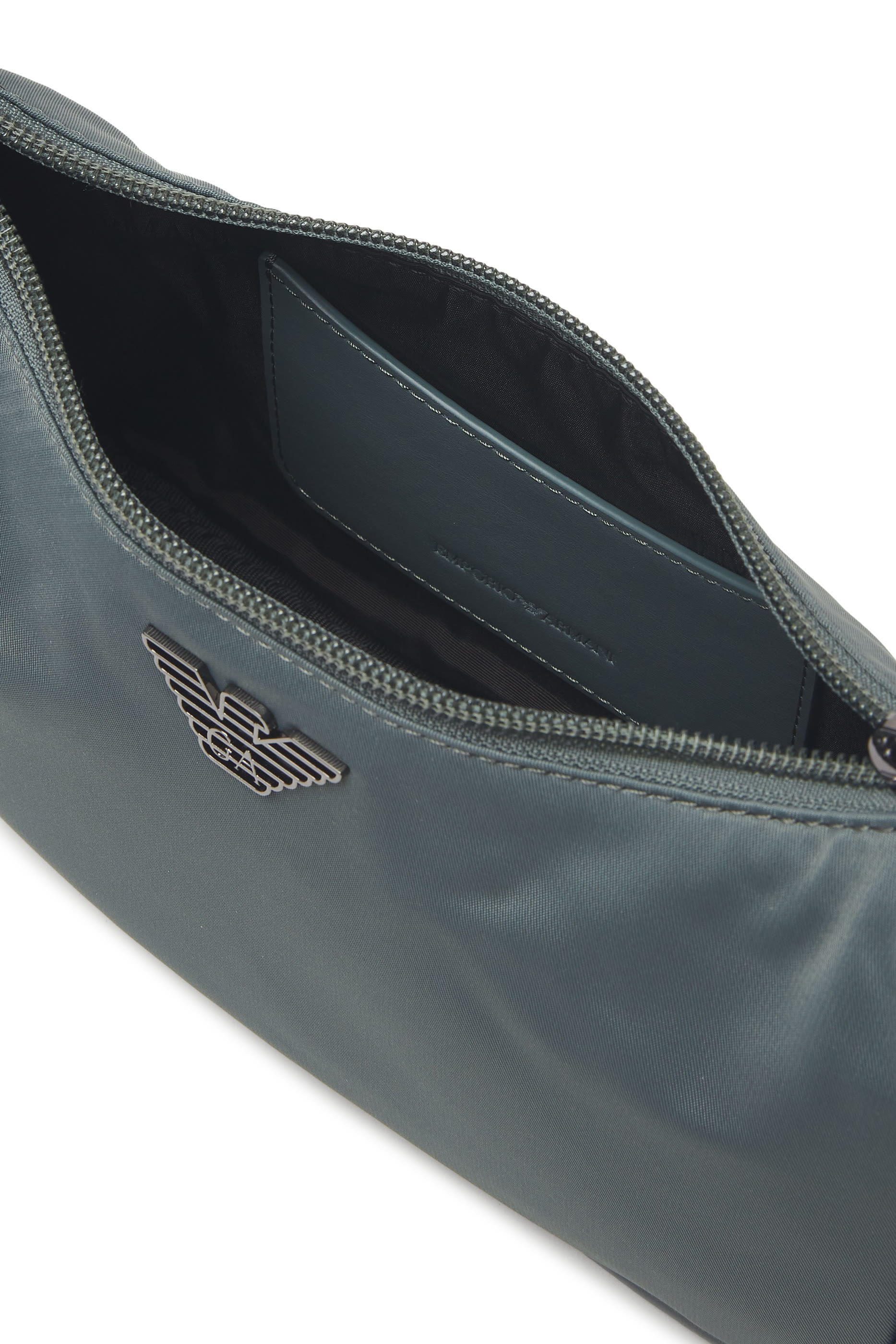 حقيبة كروس بحلية معدنية بشعار الماركة