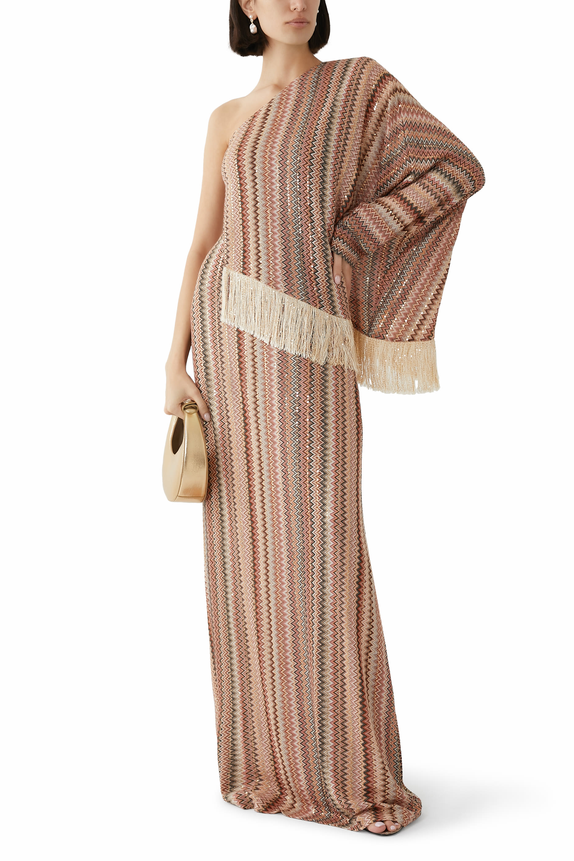 فستان بتصميم حصري غير متماثل وقصة واسعة ونقشة خطوط متعرجة مزين بترتر وشراشيب راشيل