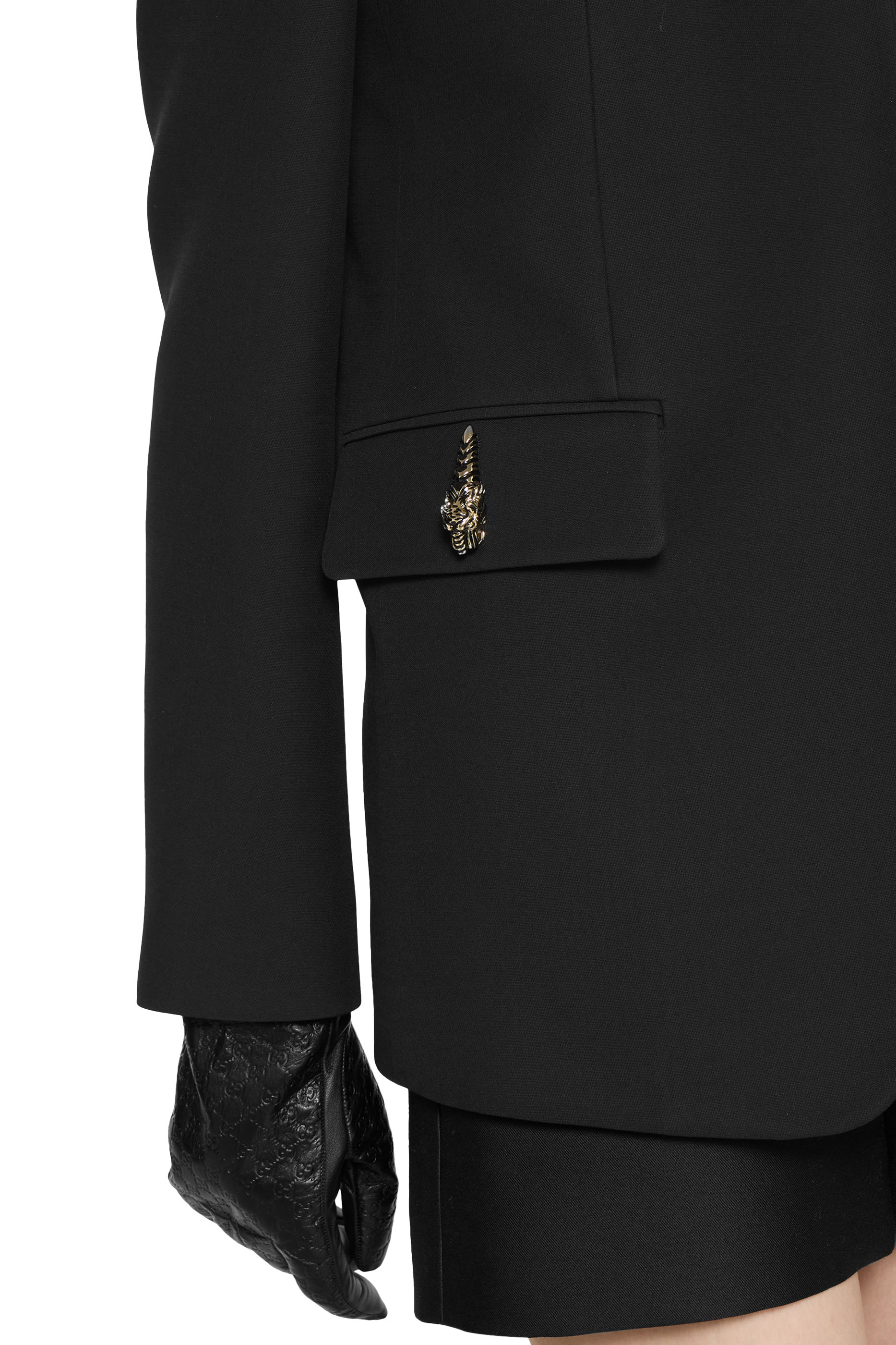 جاكيت بتفاصيل حلية رأس النمر صوف حرير كريب