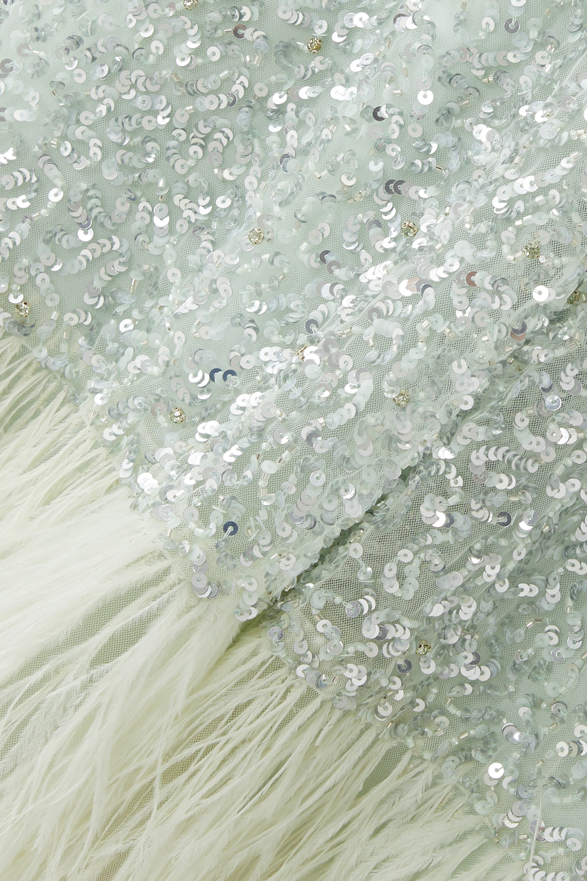 فستان إيرنا قصير مزين بالريش